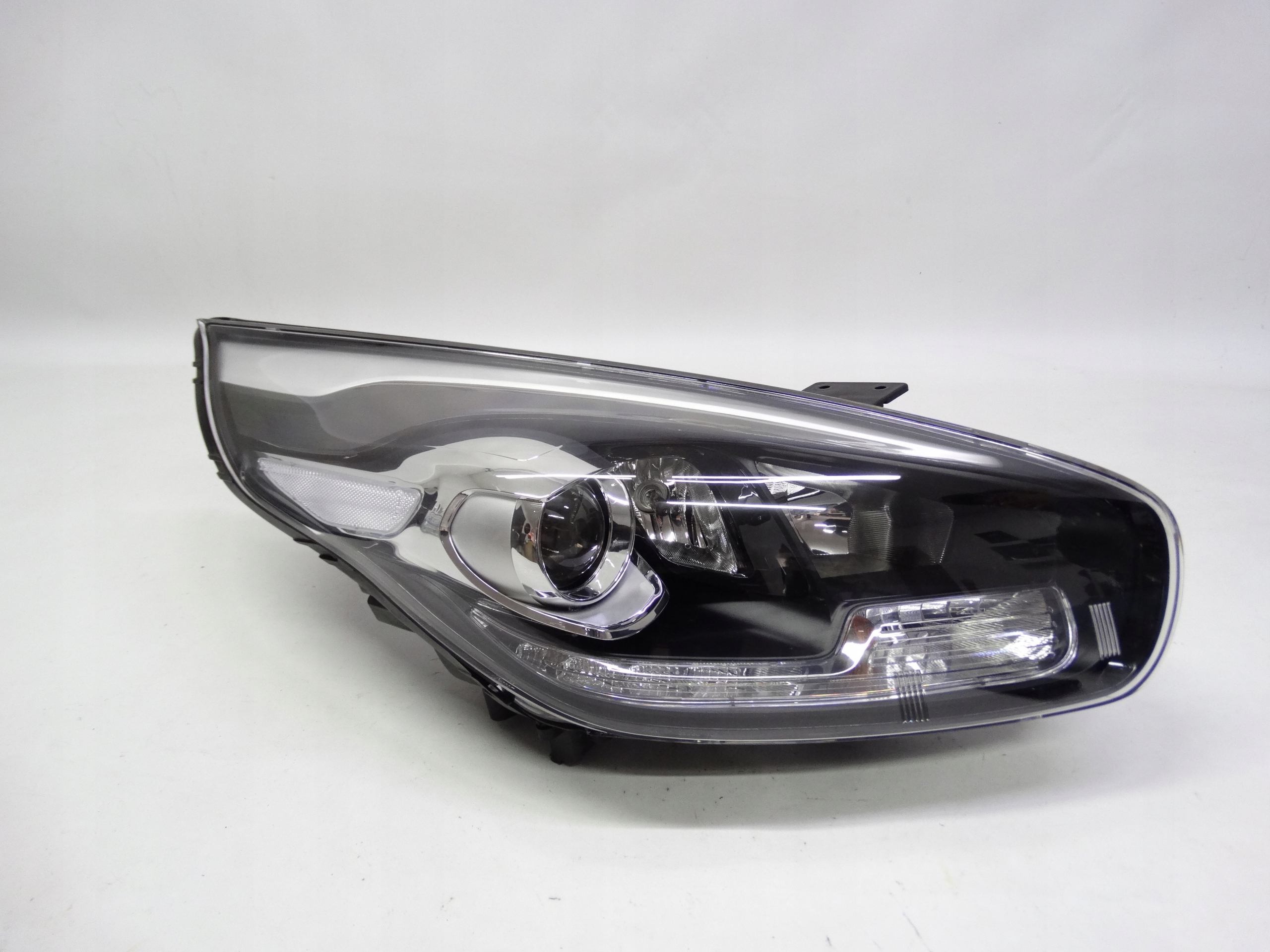 Second image of Kia Carens IV 13-19 lampa prawa zwykła soczewka + LED 92102-A4 oryginalna