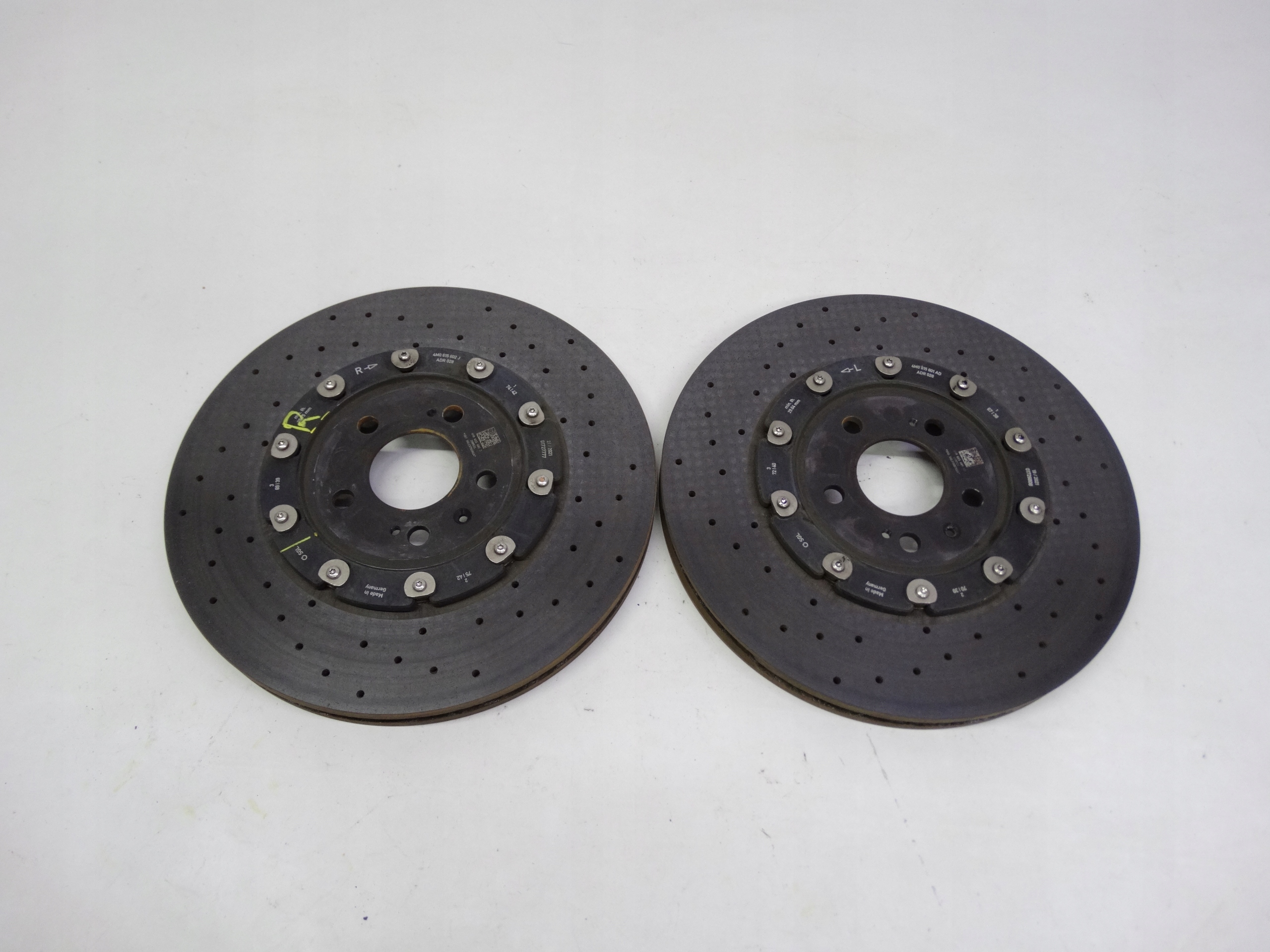 Second image of Audi RS6 RS7 RSQ8 S8 SQ7 tarcze ceramiczne tylne L+P 4M0615602J 4M0615601AD