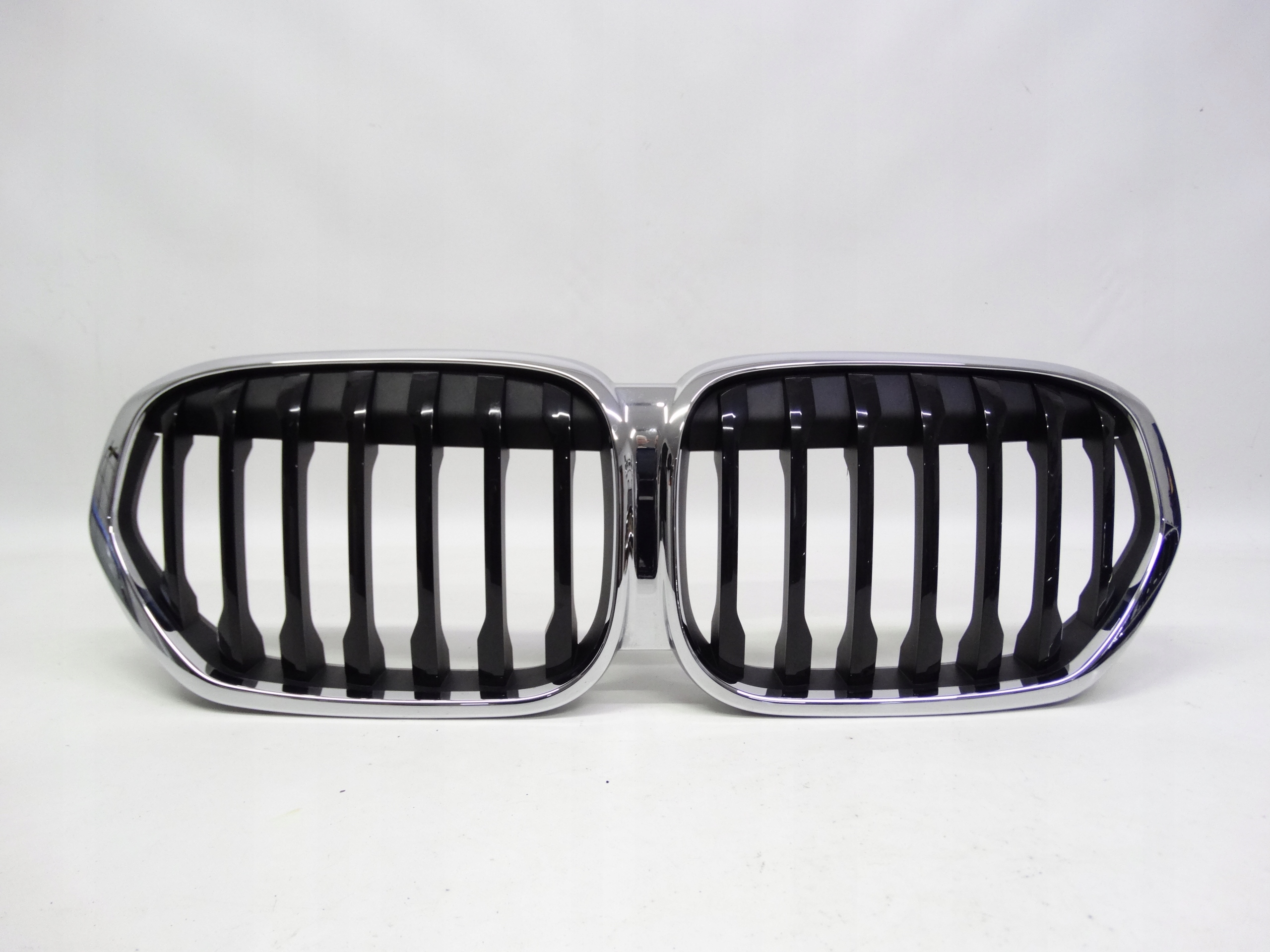Second image of BMW X1 II F48 Lift 2019-2022 grill nerki oryginalne 8493451