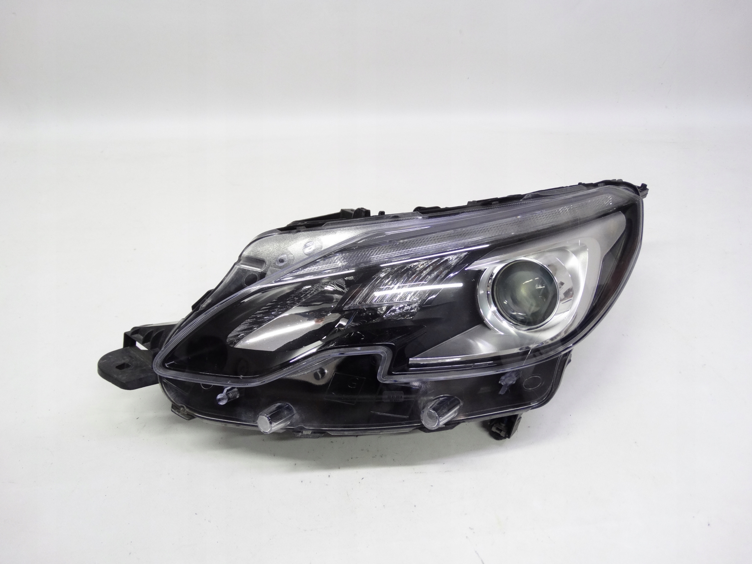 Second image of Peugeot 2008 lift 16-19 lampa lewa zwykła soczewka +LED 9814749080 oryginał