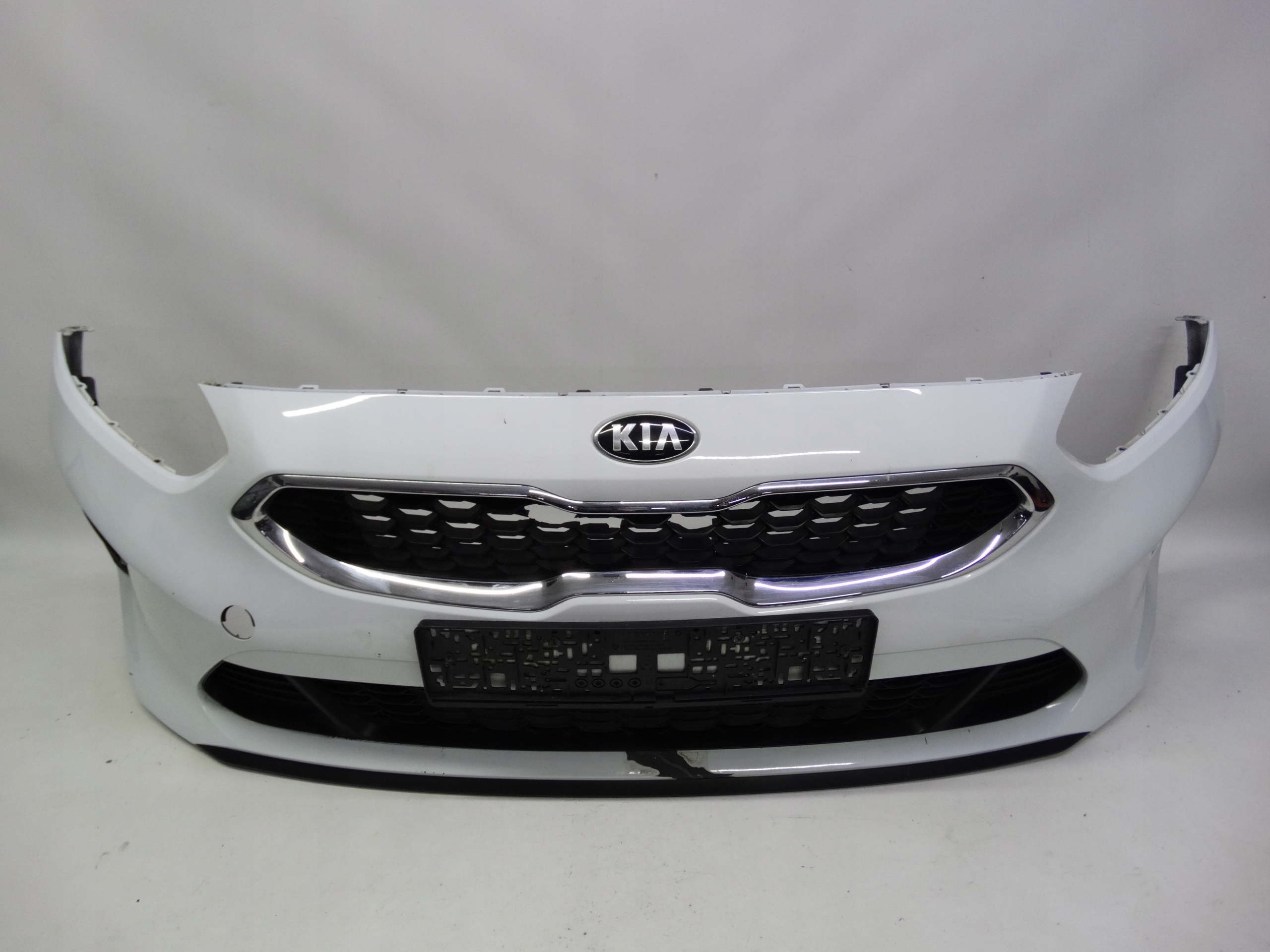 Second image of Kia Ceed III 18-21 zderzak przedni oryginalny 86511-J7000