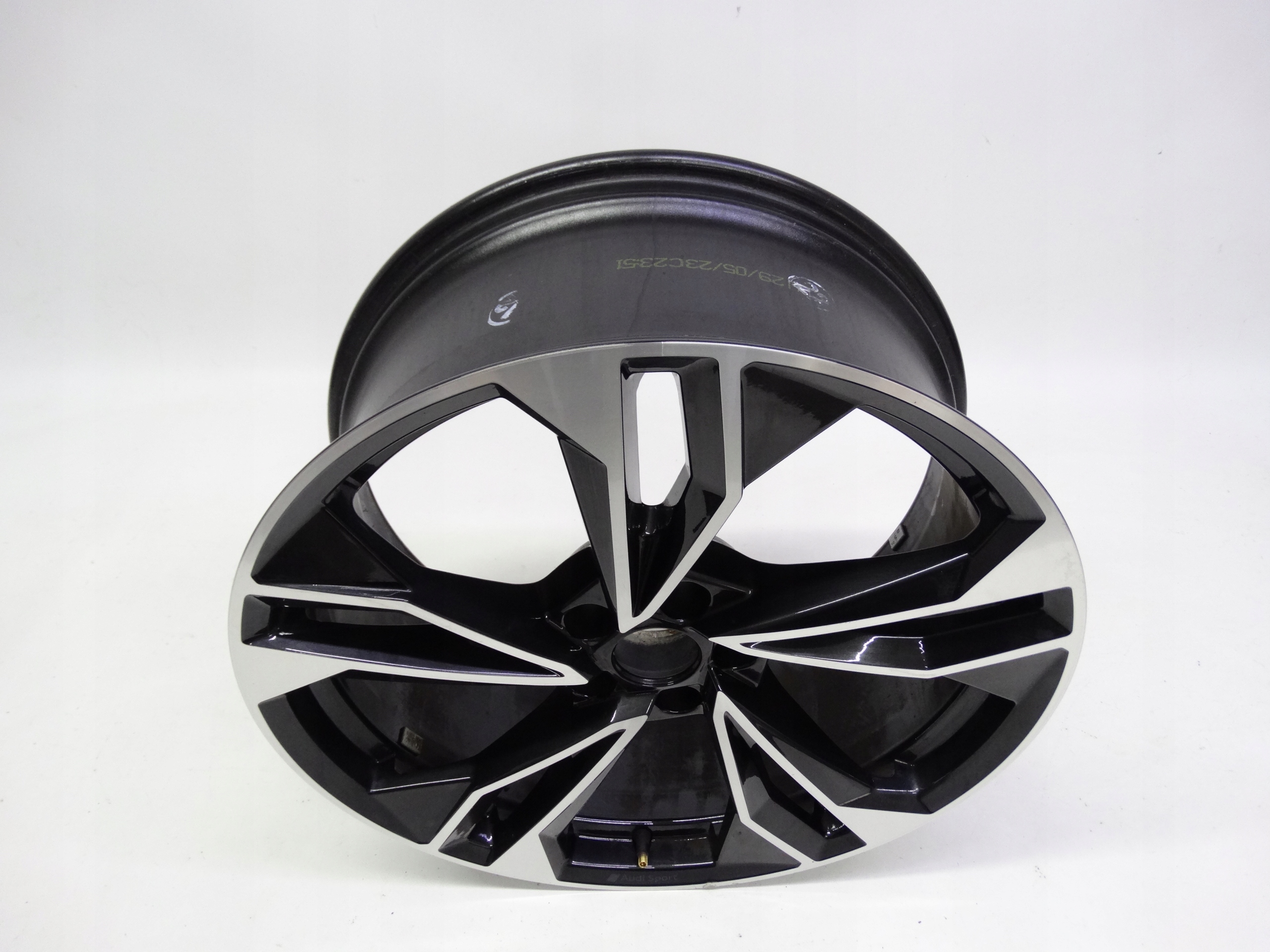 Second image of Audi S5 A5 II B9 8W felga 20 cali 8W0601025EQ oryginalna