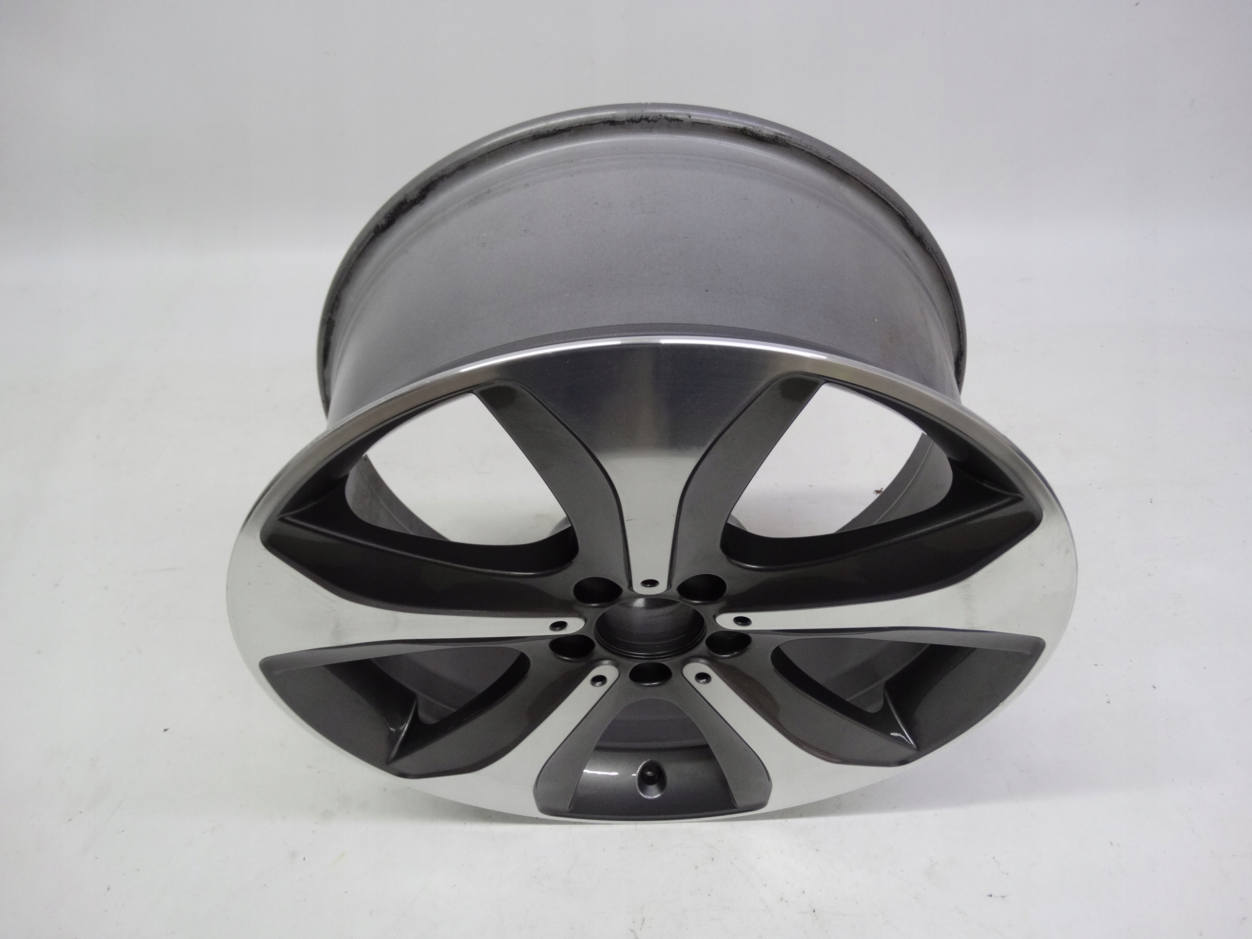 Second image of Mercedes S-klasa W222 felga 19 cali A2224012502 oryginalna