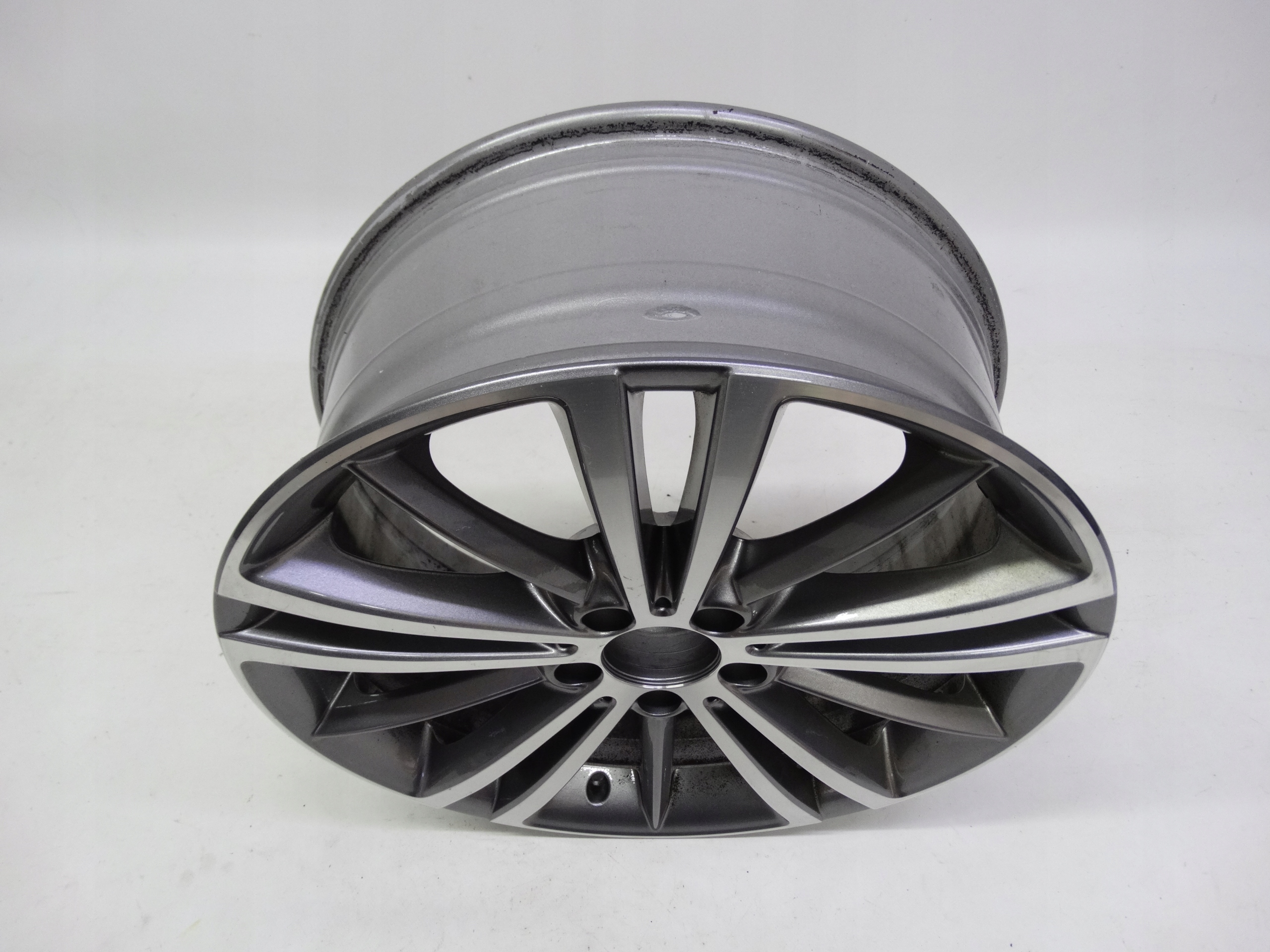 Second image of Mercedes CLS W257 felga przednia 19 cali A2574010300 oryginalna