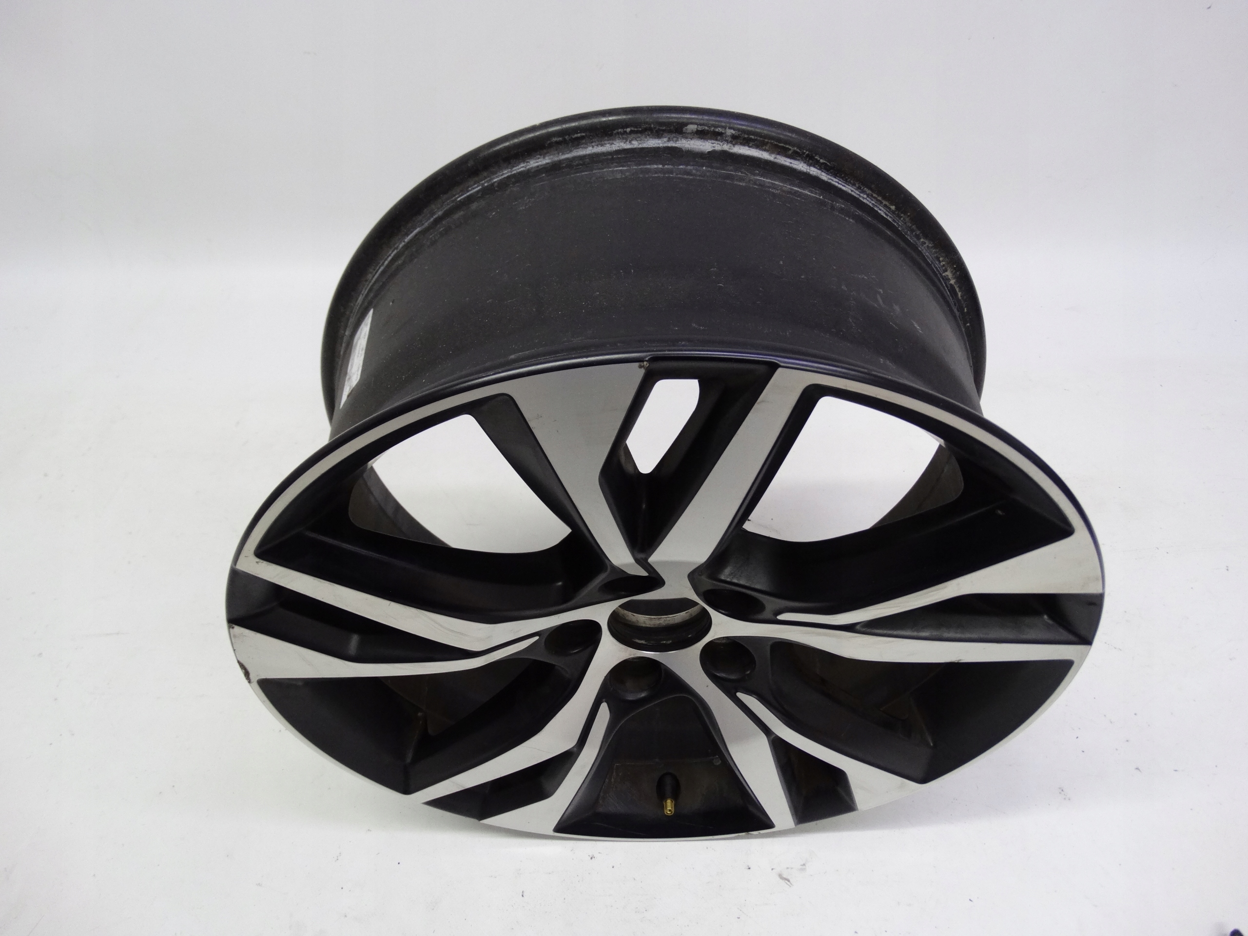 Second image of Volvo S60 III V60 II felga 18 cali 31471482 oryginalna