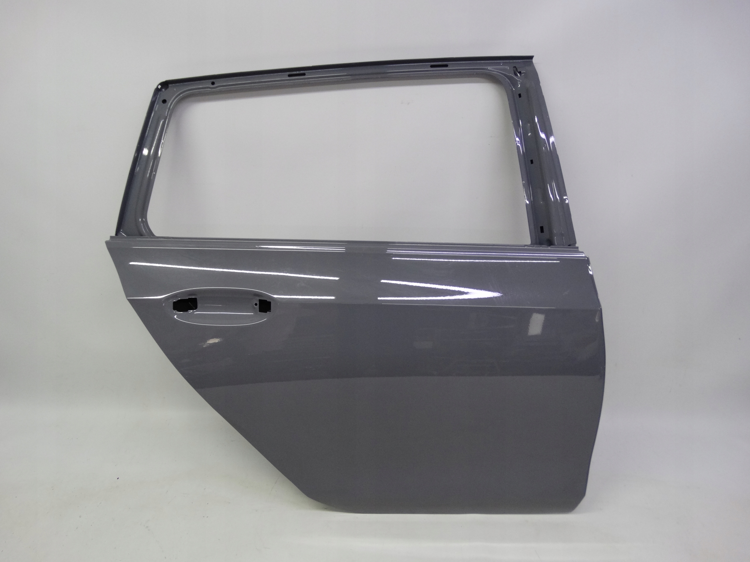 Second image of VW Golf VIII Kombi Variant 5H9 20+ drzwi prawe tylne oryginalne 5H9833312E