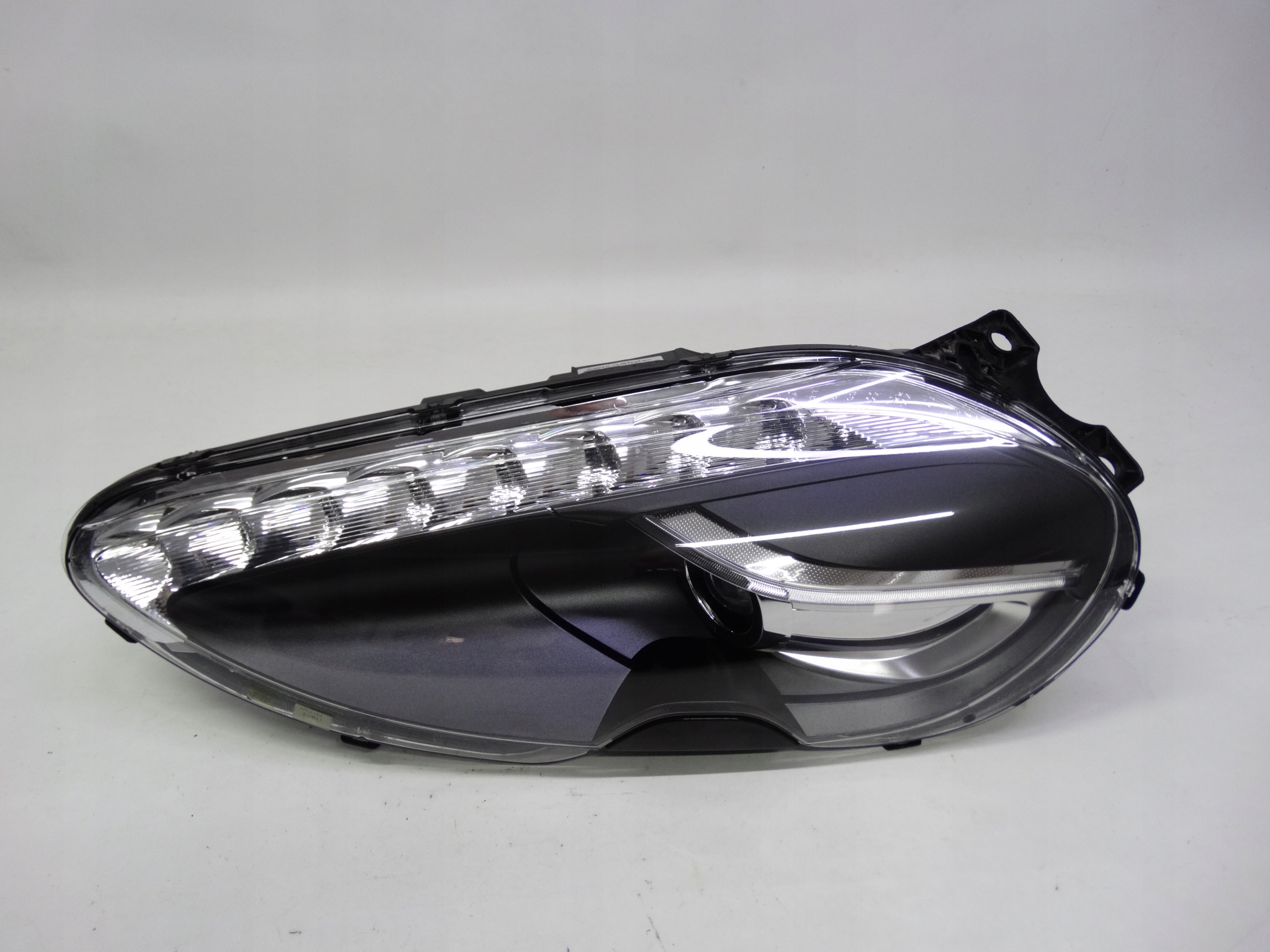 Second image of Aston Martin DB9 Lift Rapide Virage lampa lewa Bi-Xenon AD43-13W030-BE