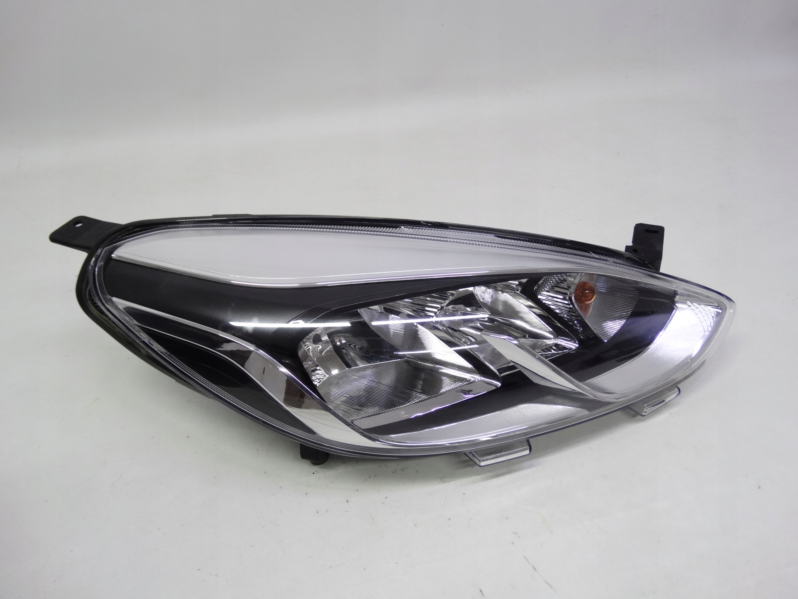 Second image of Ford Fiesta Mk8 16-21 lampa prawa zwykła H1BB-13W029-AE oryginalna