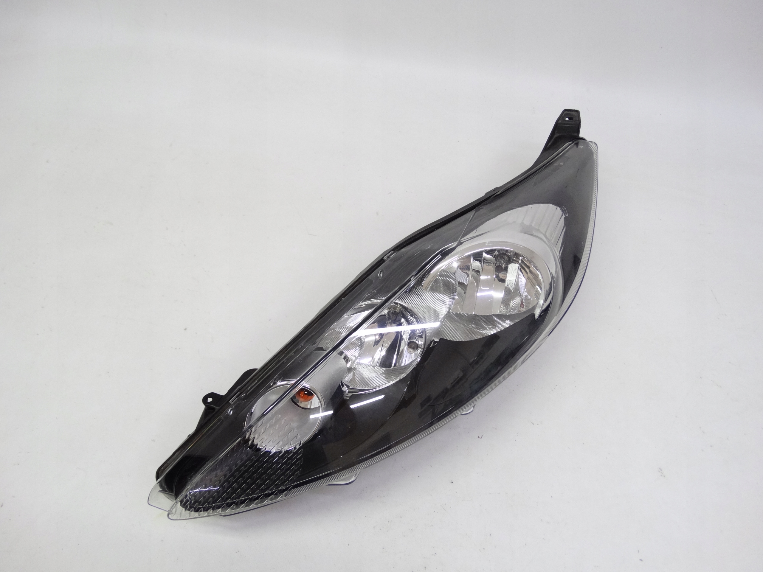 Second image of Ford Fiesta Mk7 08-12 lampa lewa zwykła 8A61-13W030-AJ oryginalna