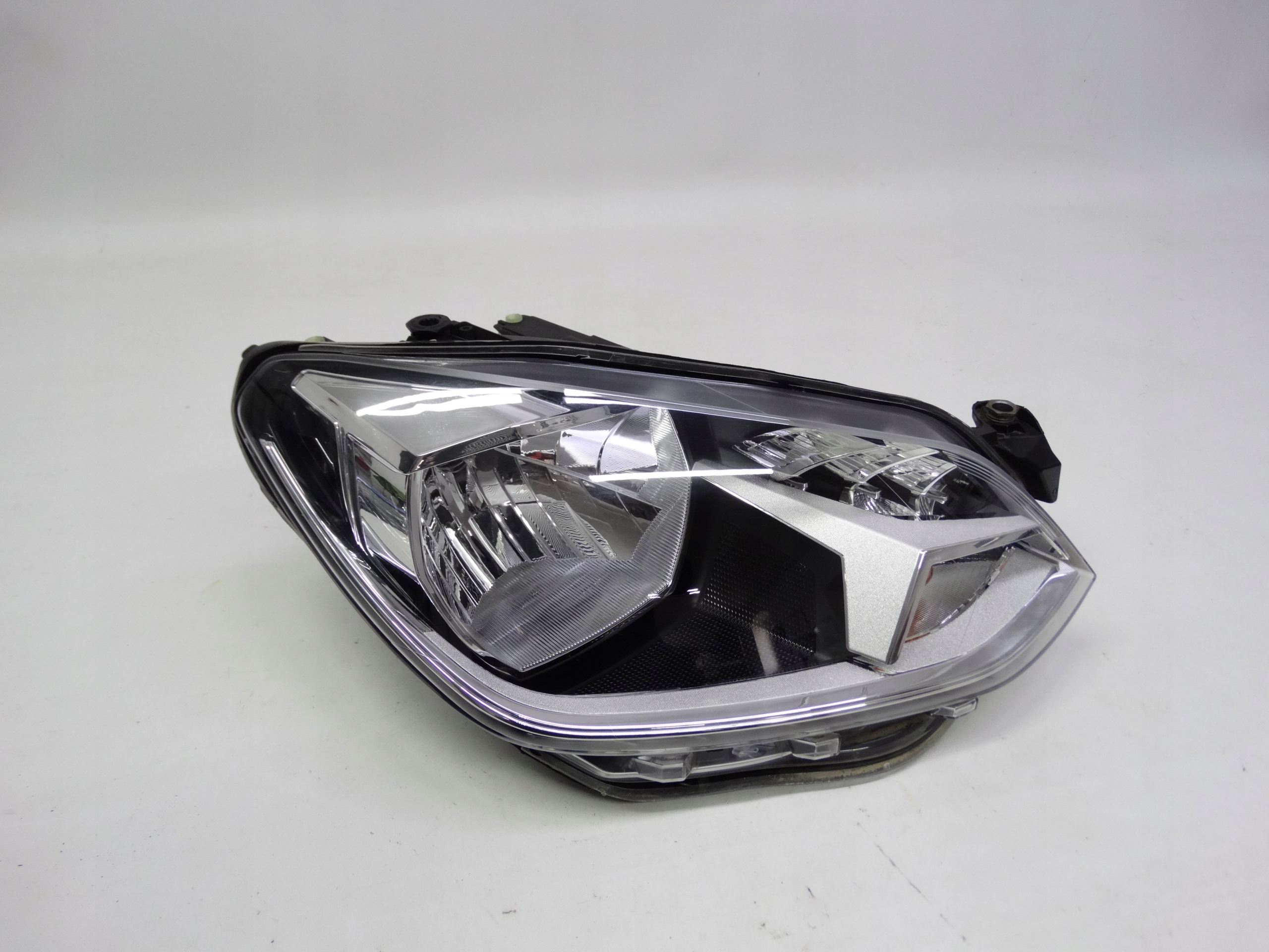 Second image of VW Up Lift 16-23 lampa prawa zwykła + LED 1S1941016AA oryginalna