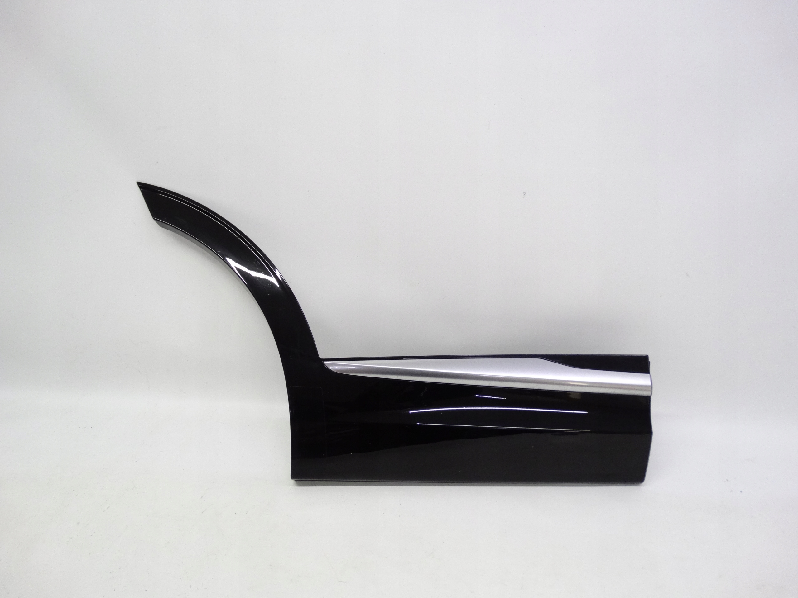 Second image of Kia Sportage V 21- listwa drzwi prawa tylna 87734-R2100 oryginalna