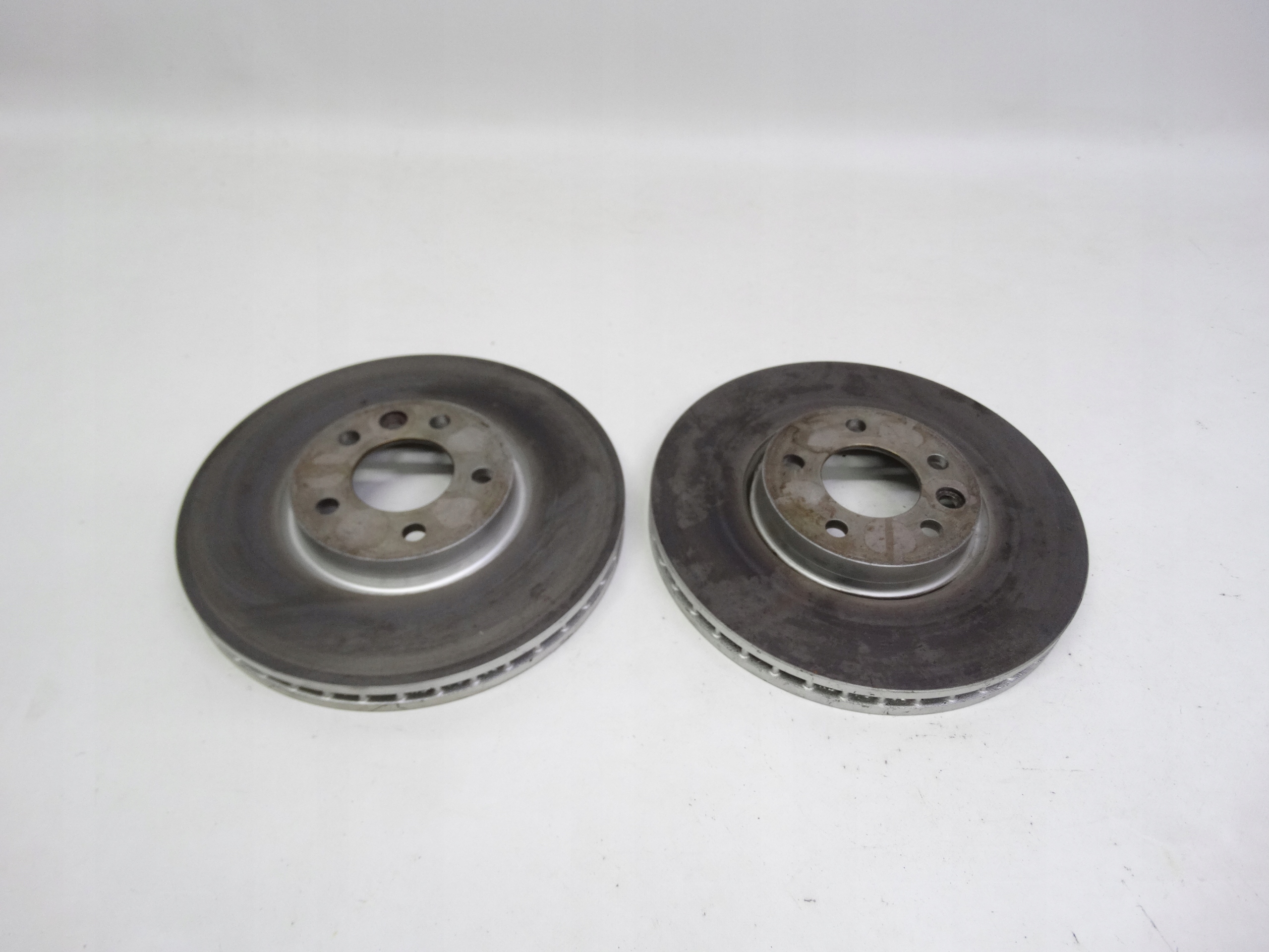 Second image of VW T5 Lift 10-15 VW T6 15-21 tarcze przednie L+P 7E0615301F oryginalne NOWE