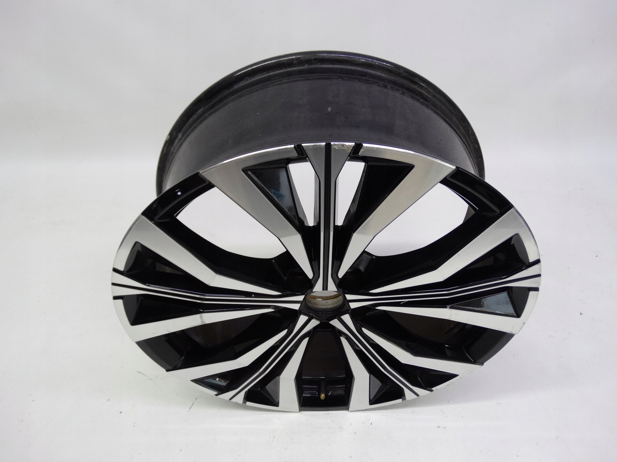 Second image of Renault Austral felga 20 cali 403004261R oryginalna