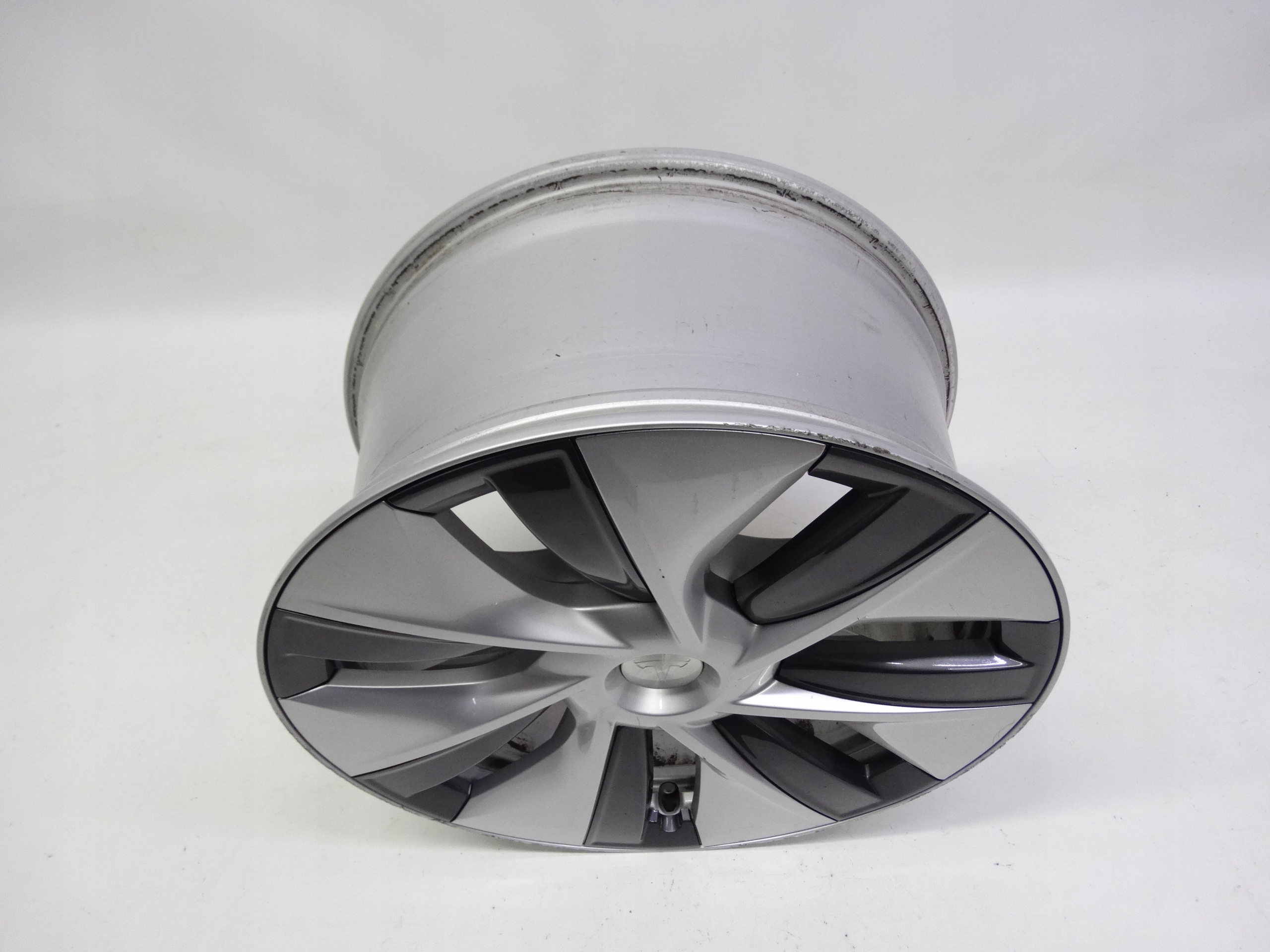 Second image of Tesla Model Y felga 19 cali 1188222-00-C oryginalna