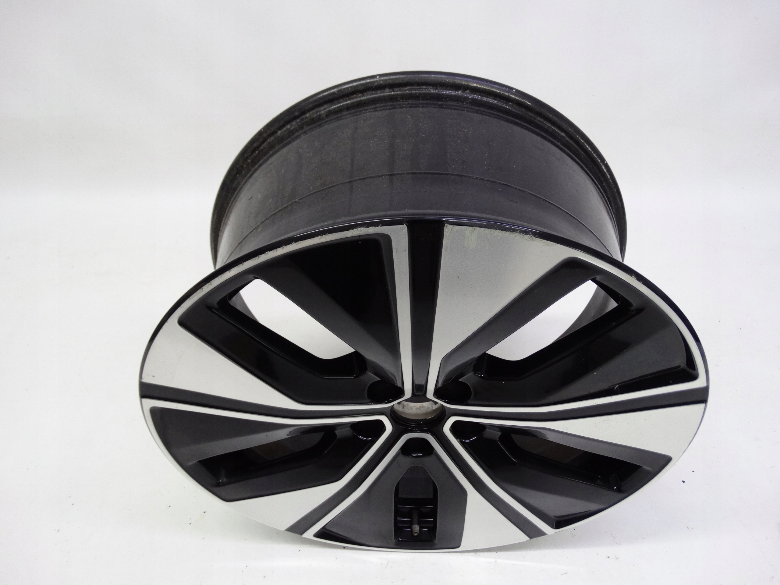 Second image of Polestar 2 felga tylna 19 cali 32327782 oryginalna