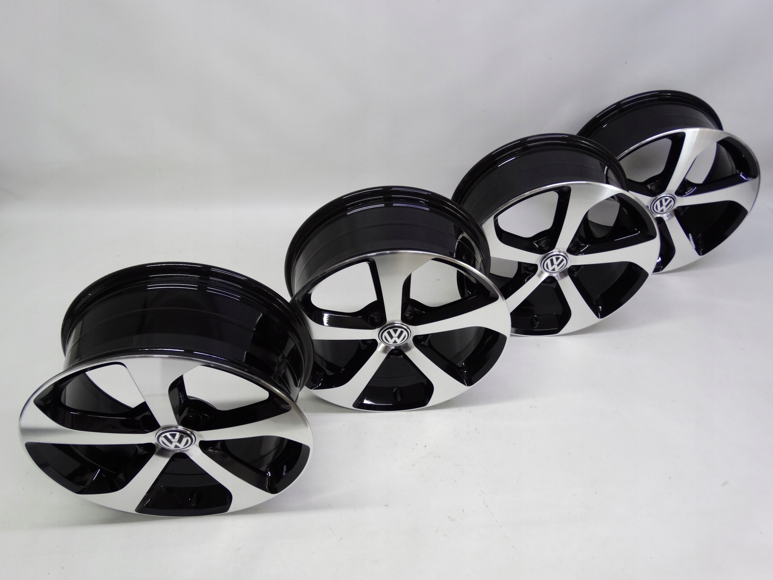 Second image of VW Golf VII GTI GTE R 5G komplet felg 17 cali 5G0601025BG oryginalne