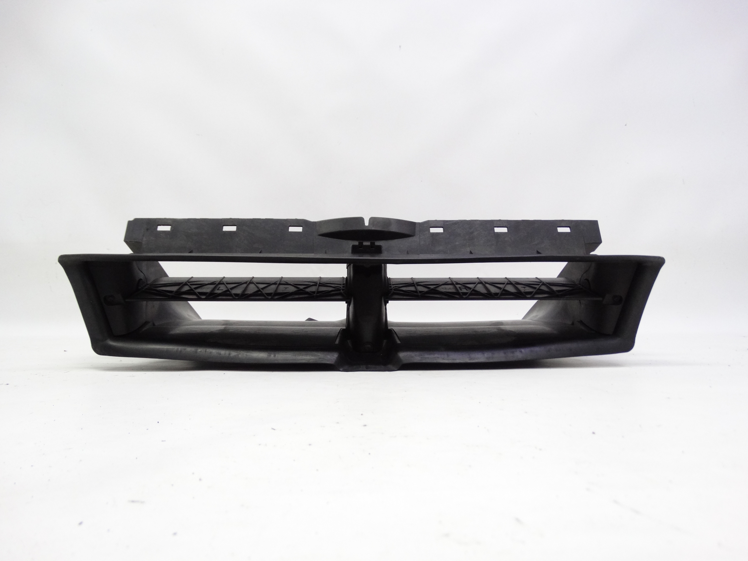 Second image of Tesla Model Y 20- roleta kierownica powietrza żaluzja aktywna 1640666-00-A