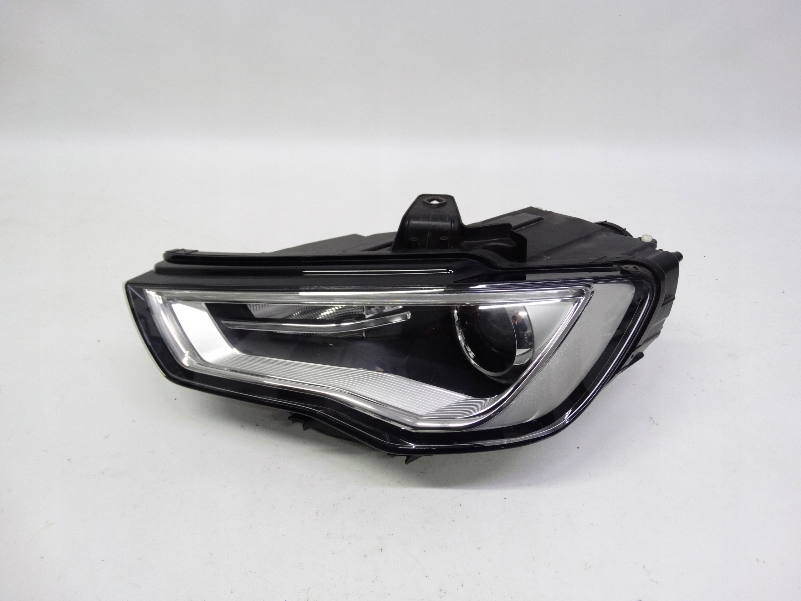 Second image of Audi A3 8V 12-16 lampa lewa Bi-Xenon nieskrętny +LED 8V0941005AE oryginalna