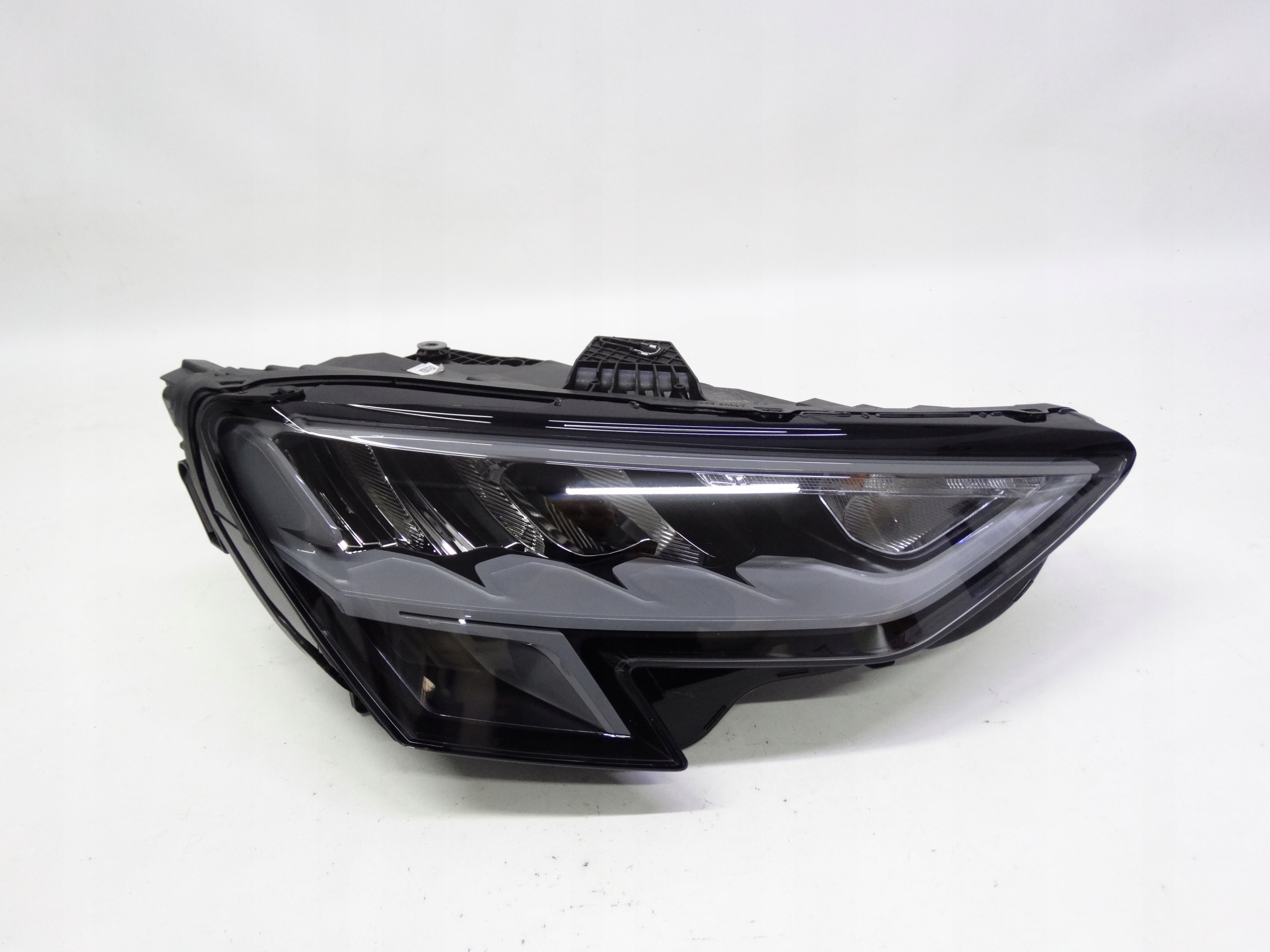 Second image of Audi A3 8Y 20-24 lampa prawa Full LED 8Y0941012 oryginalna