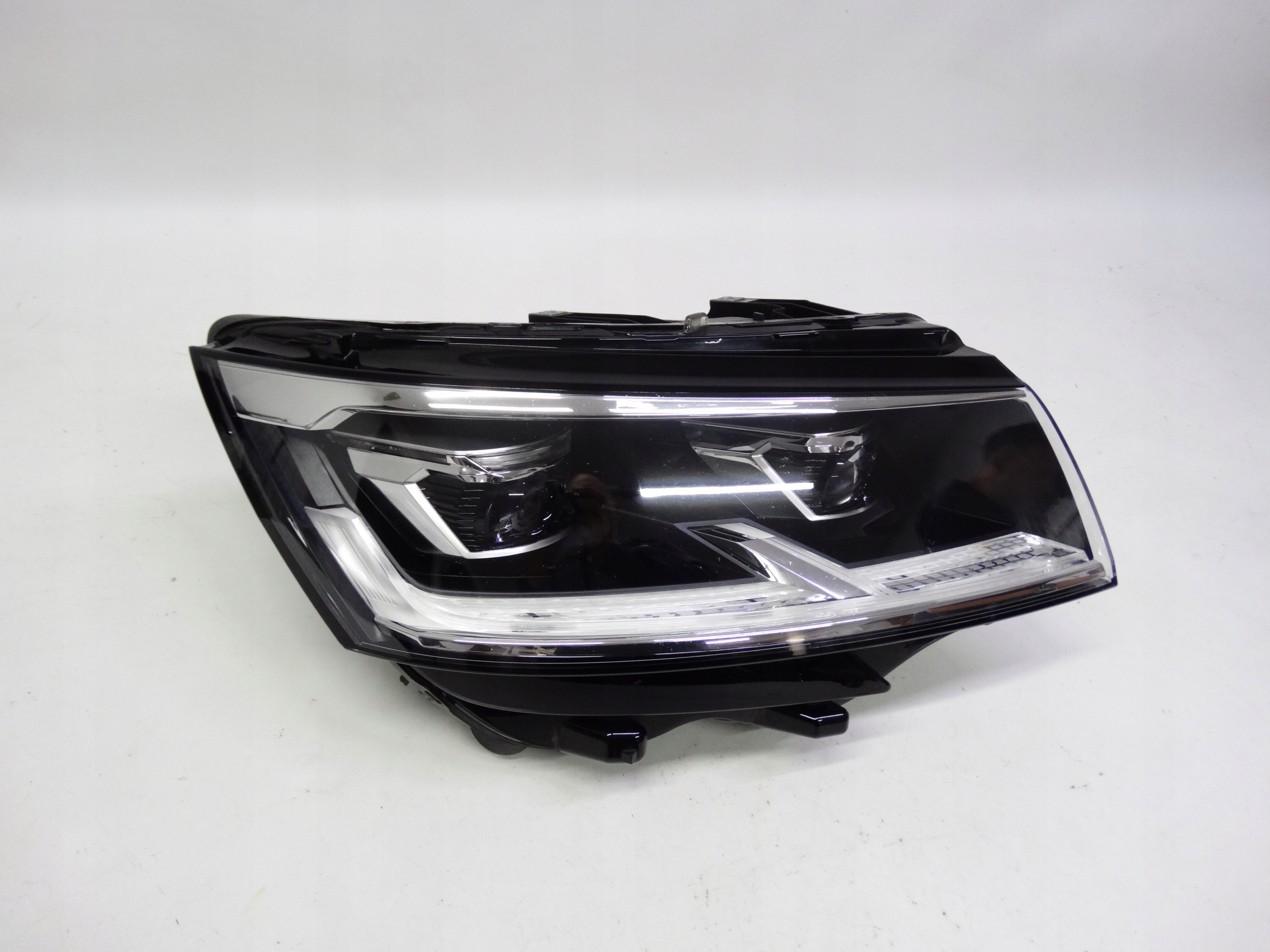 Second image of VW T6.1 Multivan 19-24 T6 Lift lampa prawa Full LED 7L1941036A oryginalna