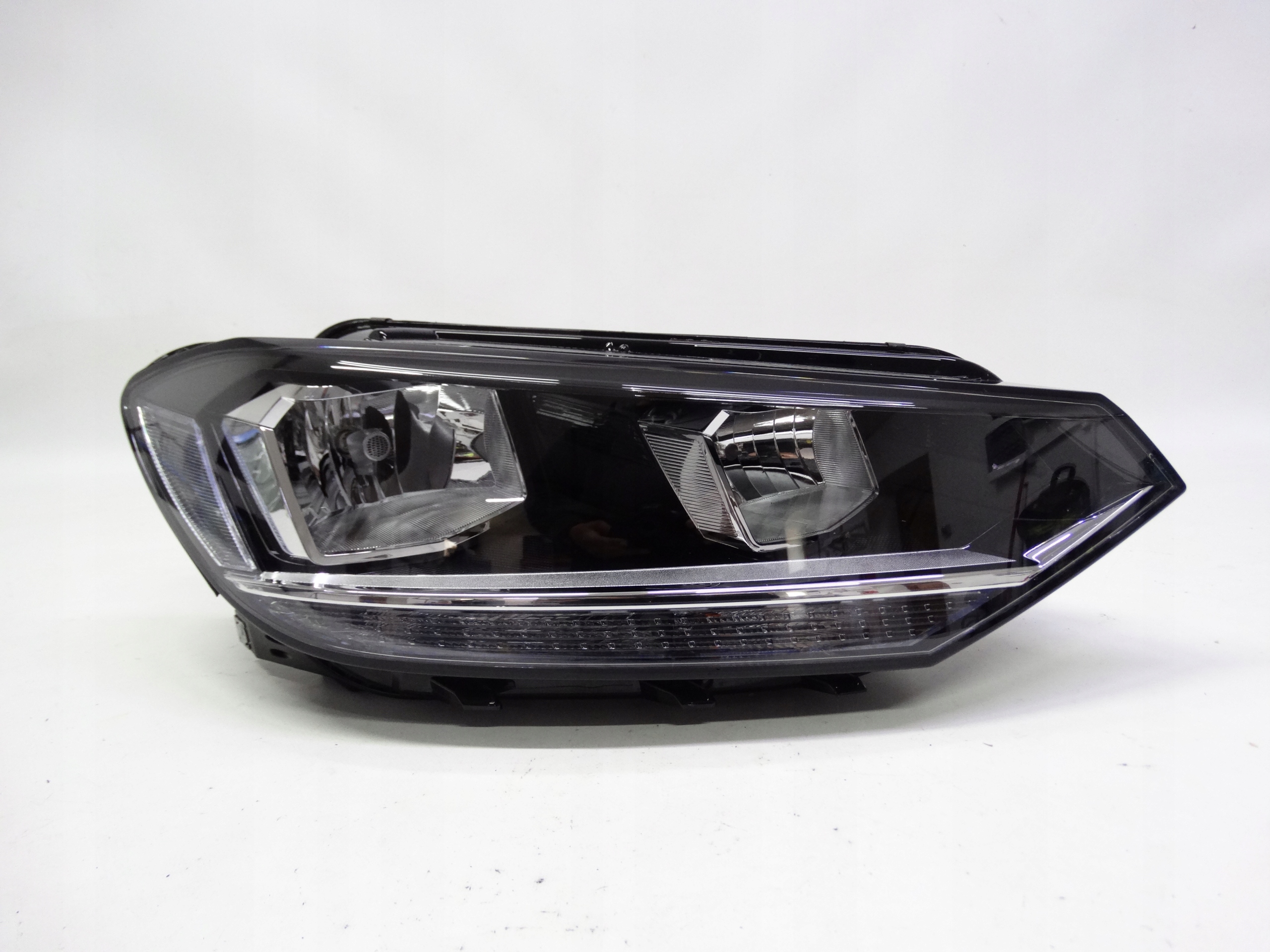 Second image of VW Touran II 2015+ lampa prawa zwykła 5TB941006C oryginalna