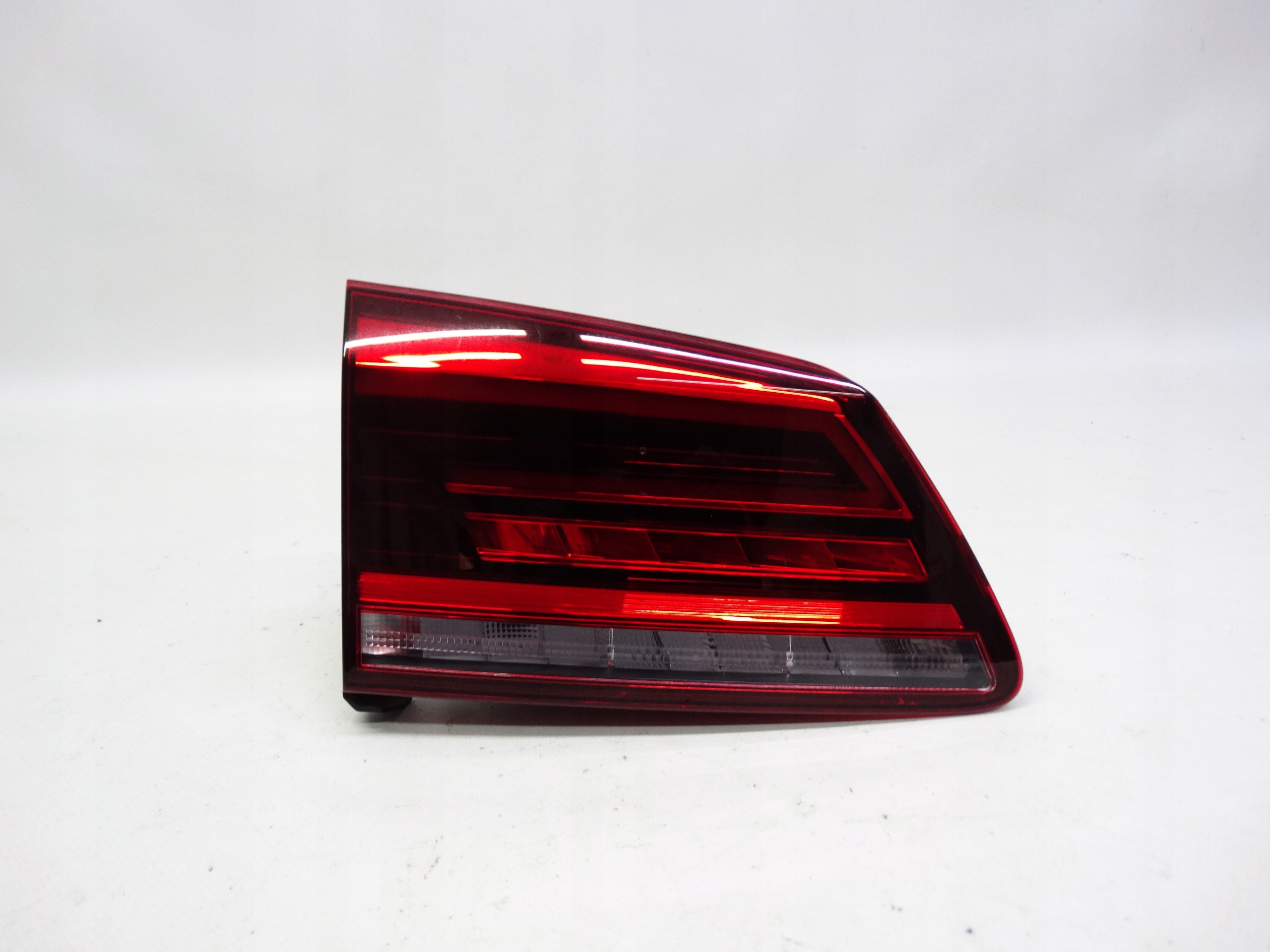 Second image of VW Sportsvan Lift 18-20 lampa tylna lewa LED w klapę 510945093N oryginalna