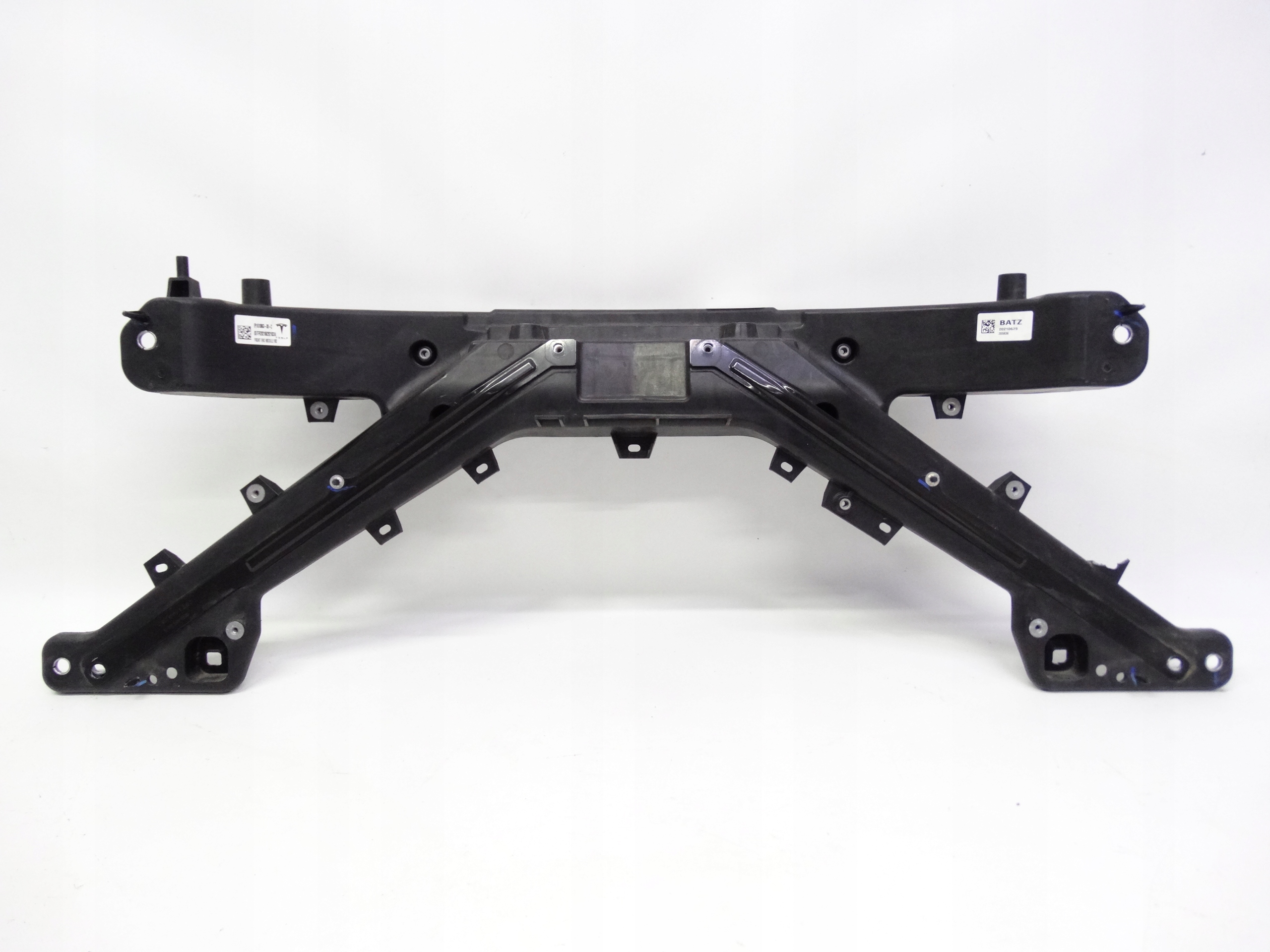 Second image of Tesla Model 3 2017-2023 pas przedni wzmocnienie 1610863-00-C oryginalne