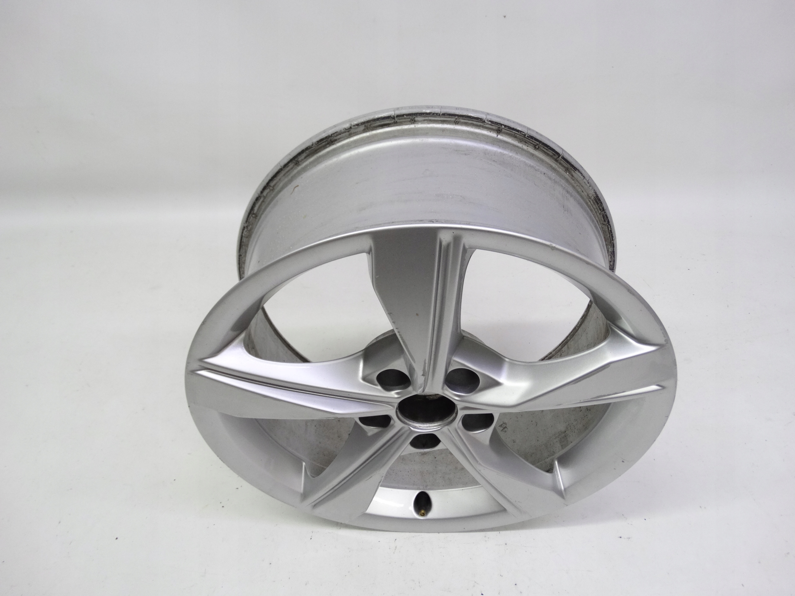 Second image of Audi A4 B9 8W felga 17 cali 8W0601025EH oryginalna