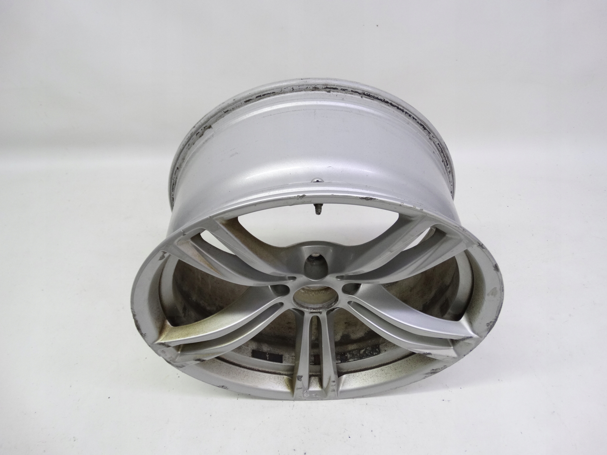 Second image of BMW M5 F10 M6 F06 F12 F13 felga 19 cali tylna 2284253 oryginalna