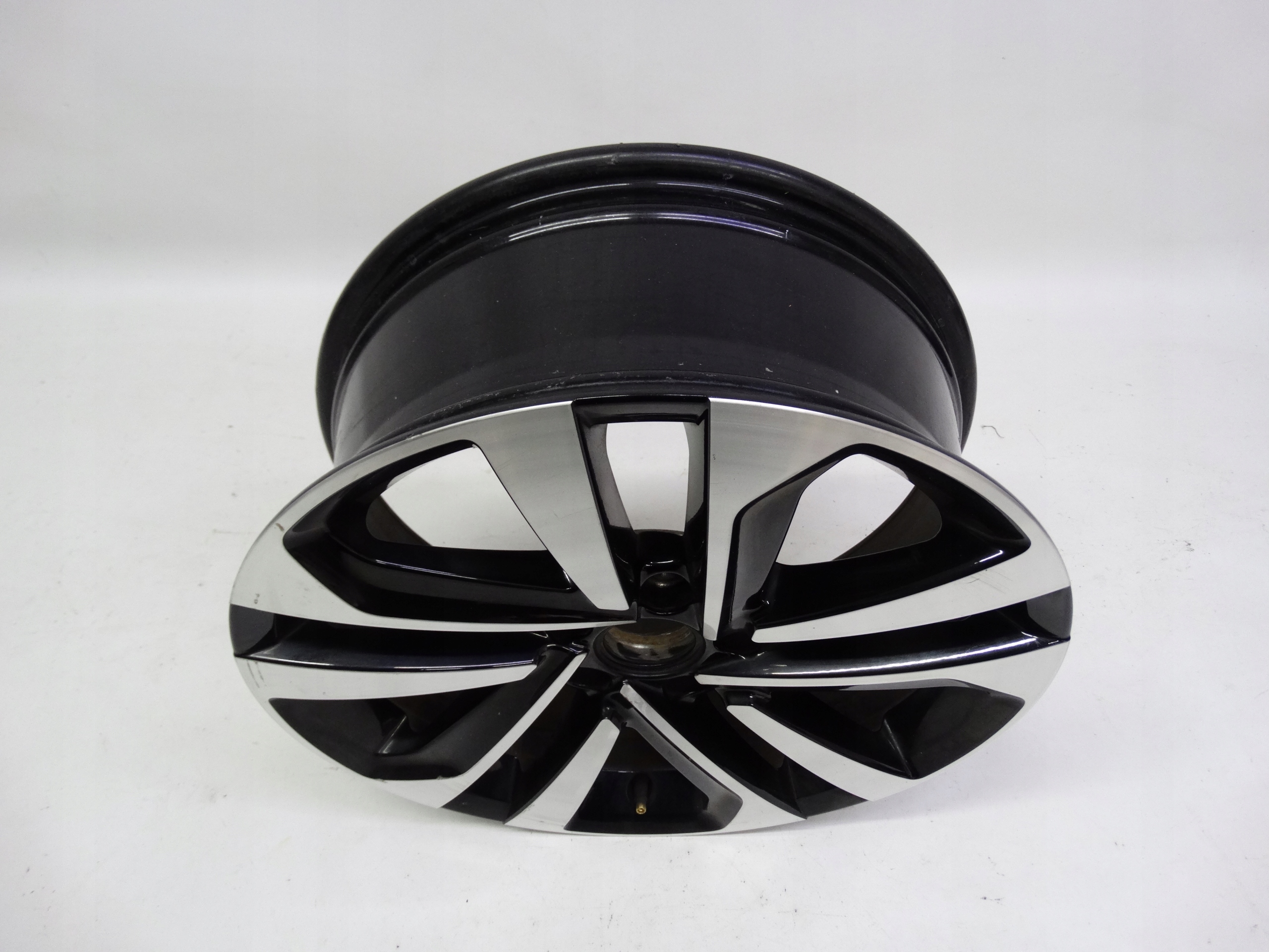 Second image of VW Tiguan II 5NA felga 17 cali 5NA601025AC oryginalna