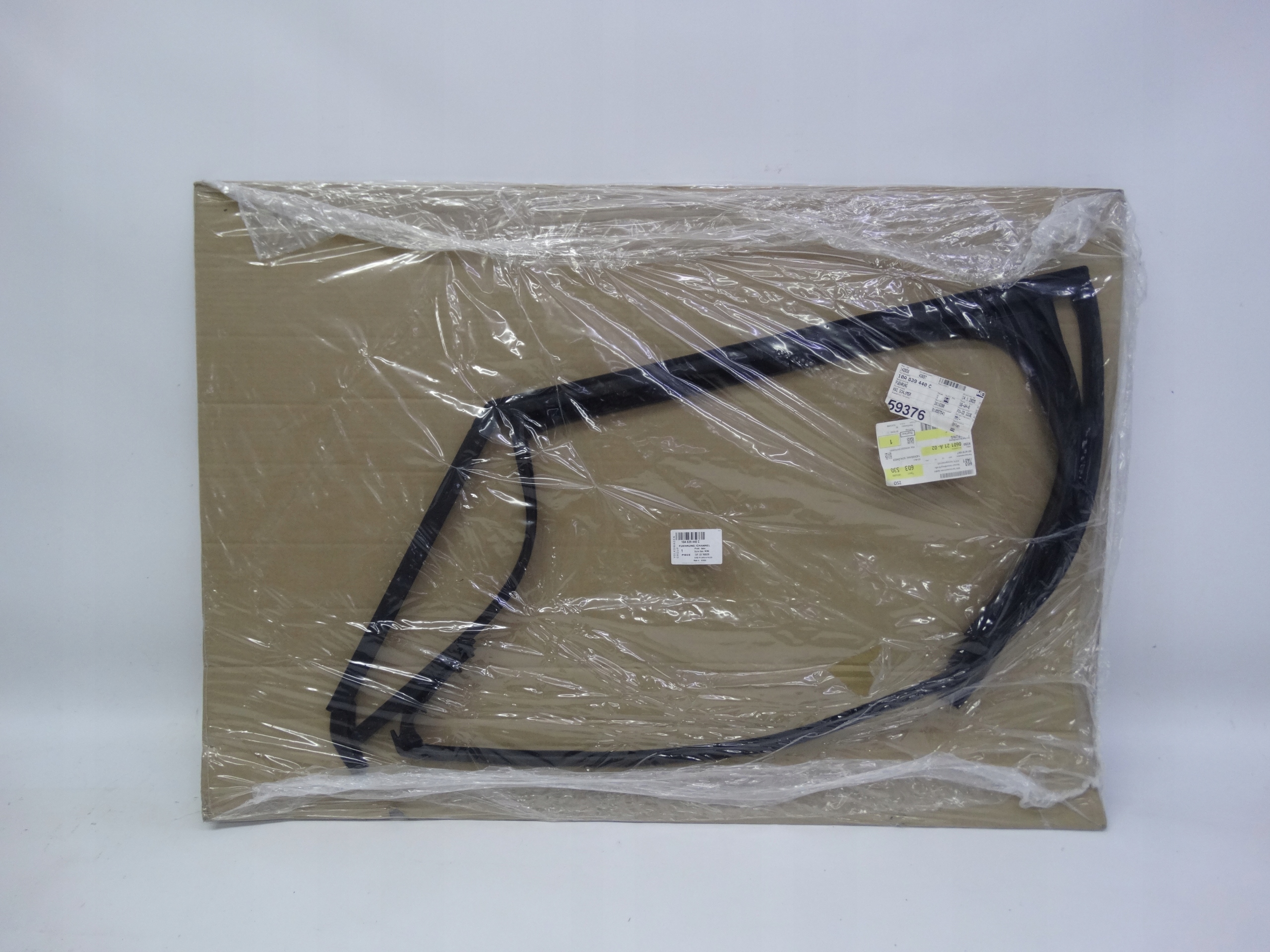 Second image of VW ID.3 2019+ uszczelka drzwi tylnych prawych 10A839440C oryginalna NOWA