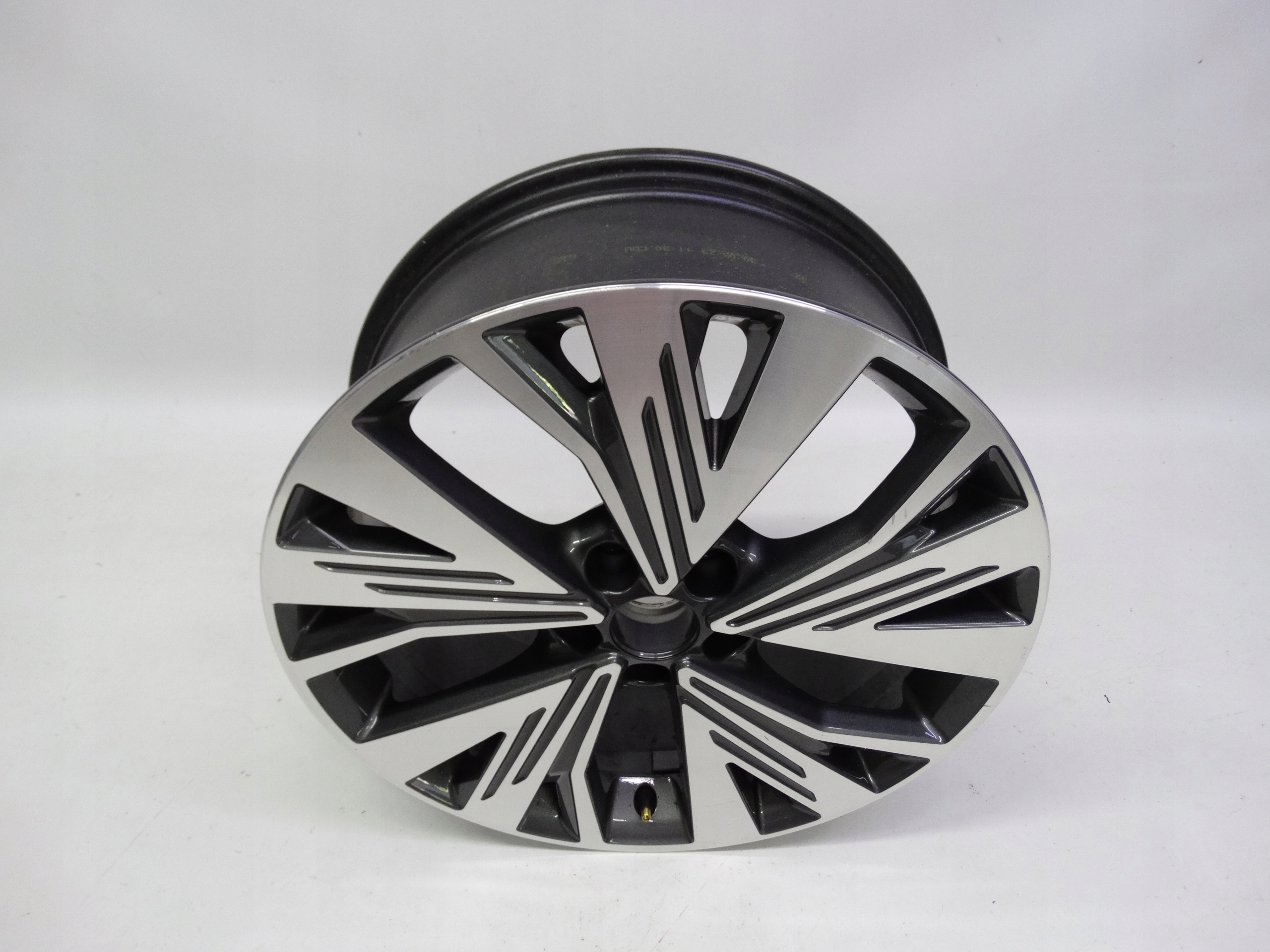 Second image of Audi Q4 E-Tron 89A felga 19 cali 89A601025C oryginalna