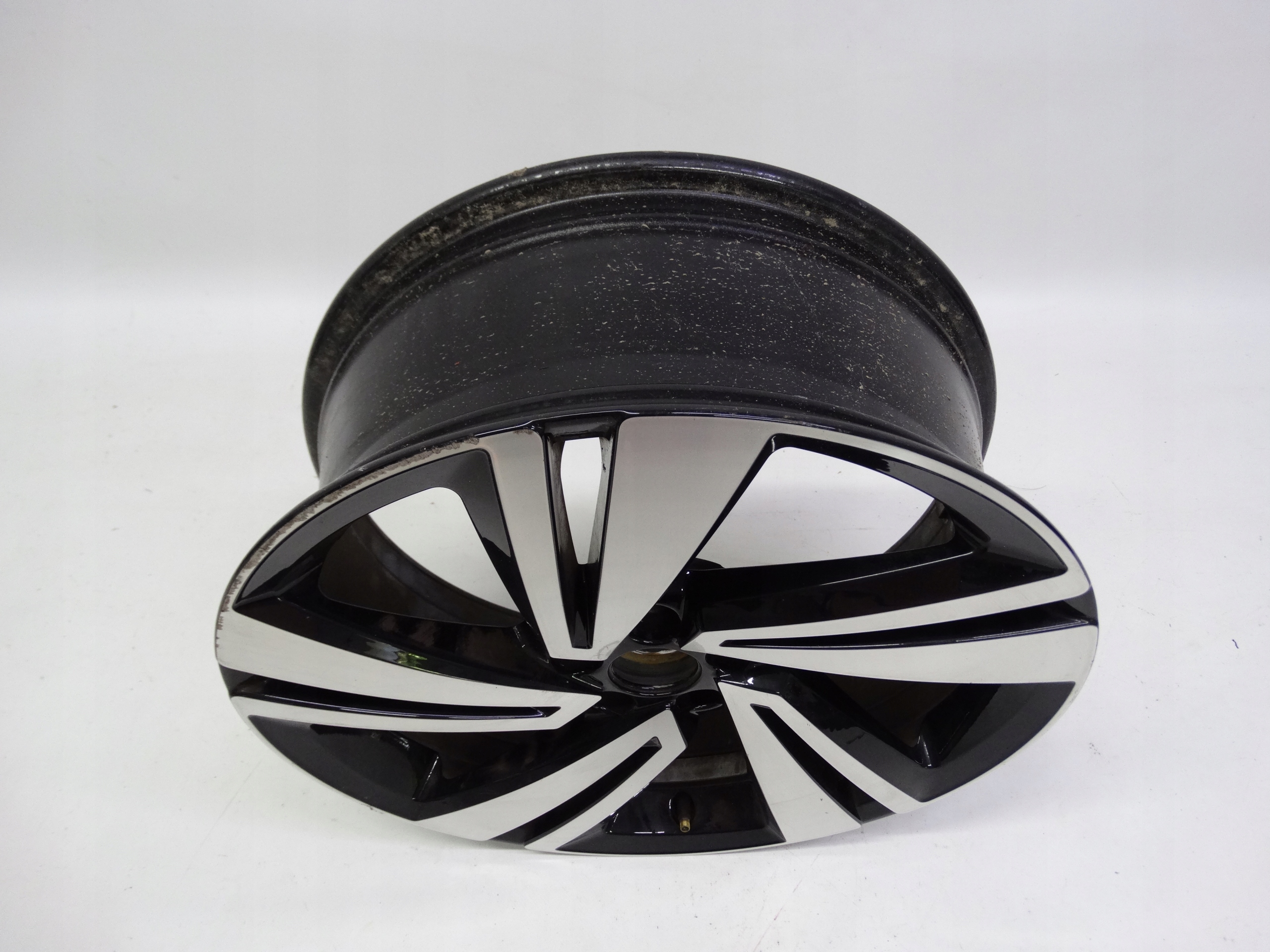 Second image of VW T-Cross 2GM felga 18 cali 2GM601025H oryginalna