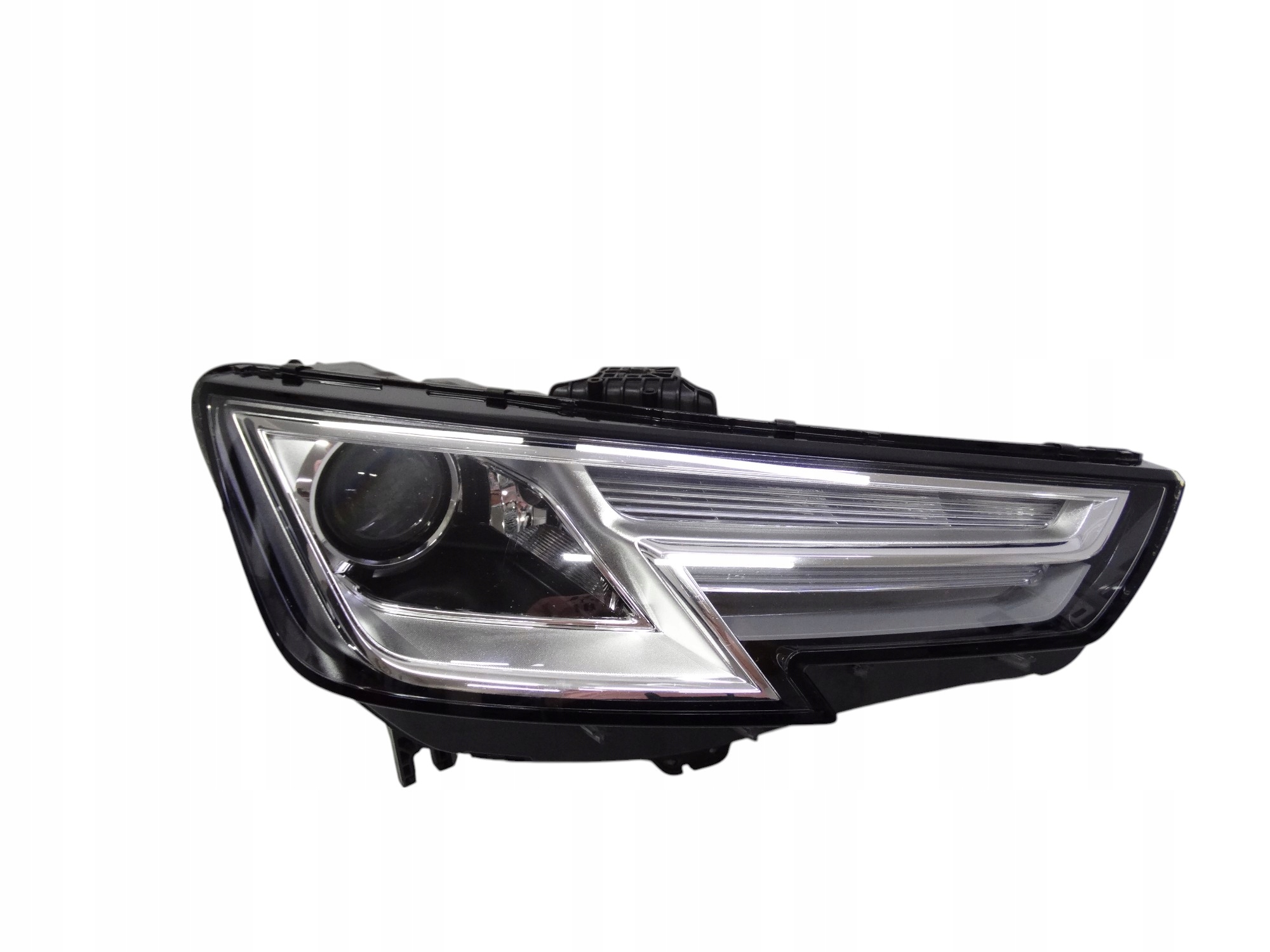 Audi A4 B9 8W 2015-2019 lampa prawa Xenon + LED 8W0941006 oryginalna