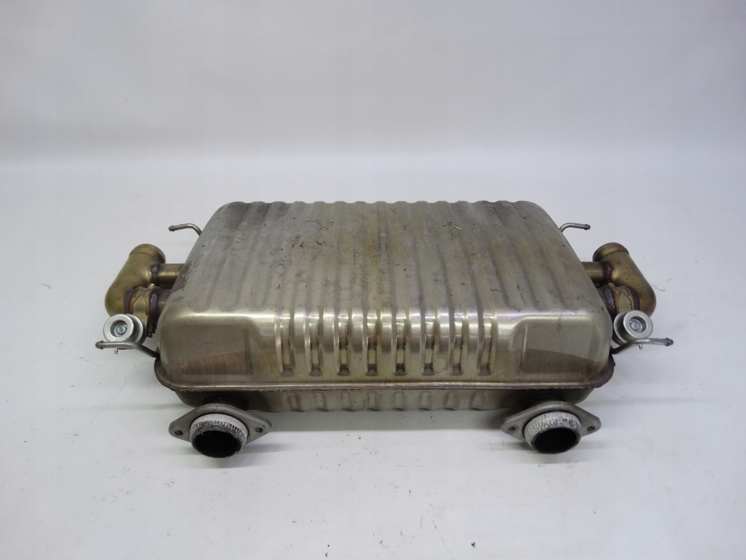 Second image of Aston Martin DB9 6.0 V12 05-17 tłumik końcowy wydech aktywny 4G43-5230-FH