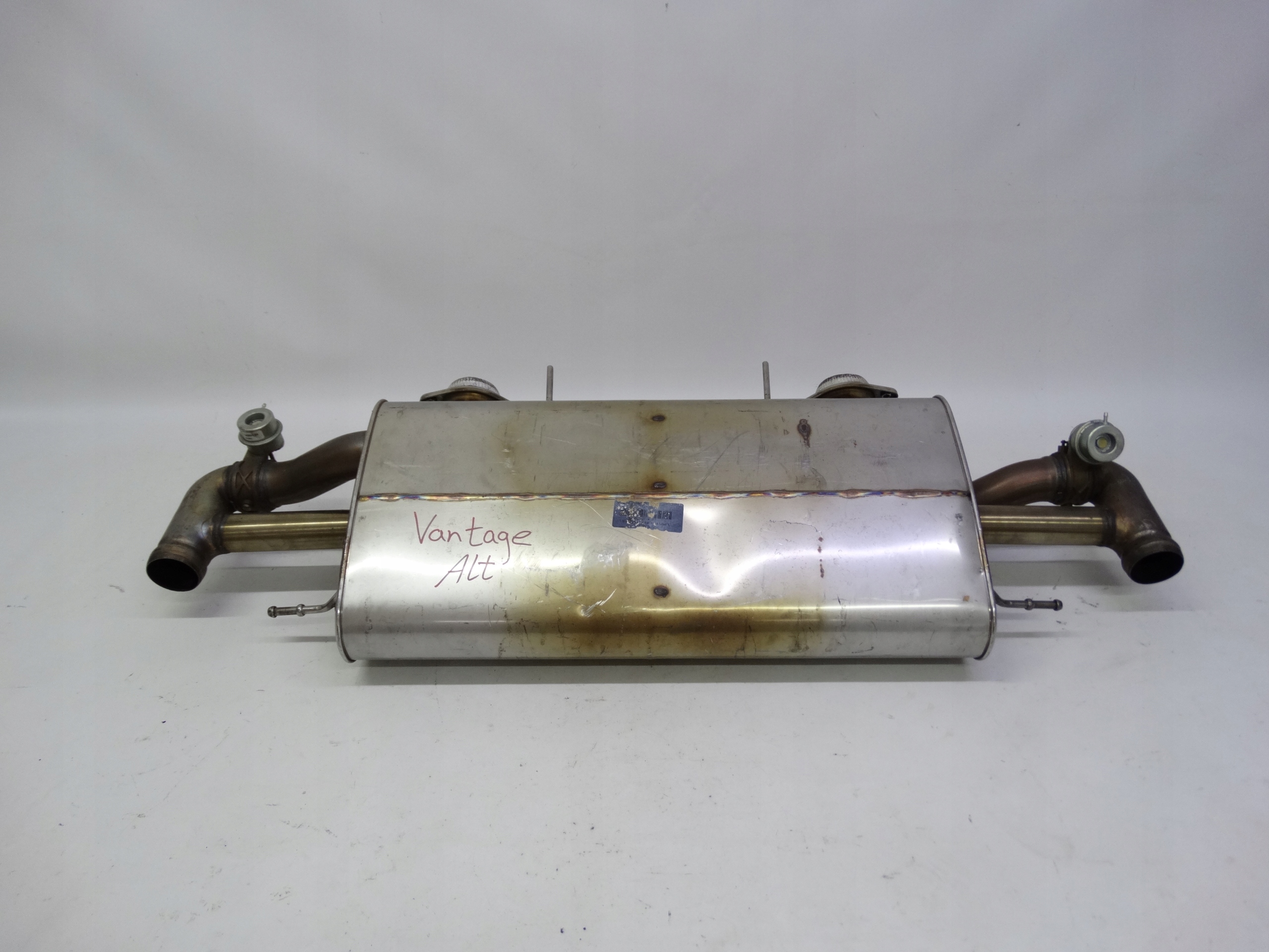 Second image of Aston Martin Vantage V8 05-17 tłumik końcowy wydech aktywny 6G33-5230-HJ