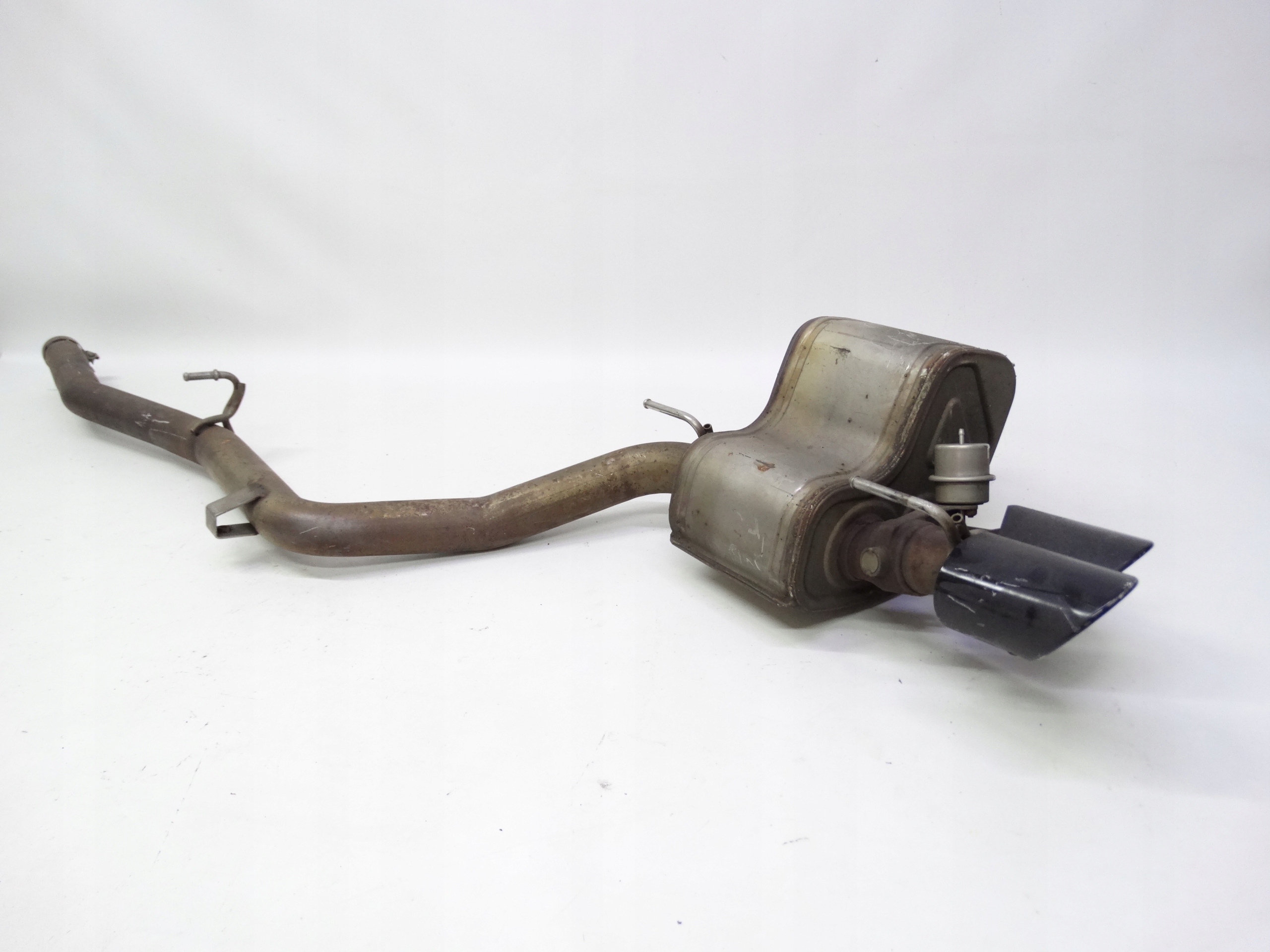 Second image of Maserati Levante Trofeo M161 16-24 tłumik końcowy aktywny prawy 670160256