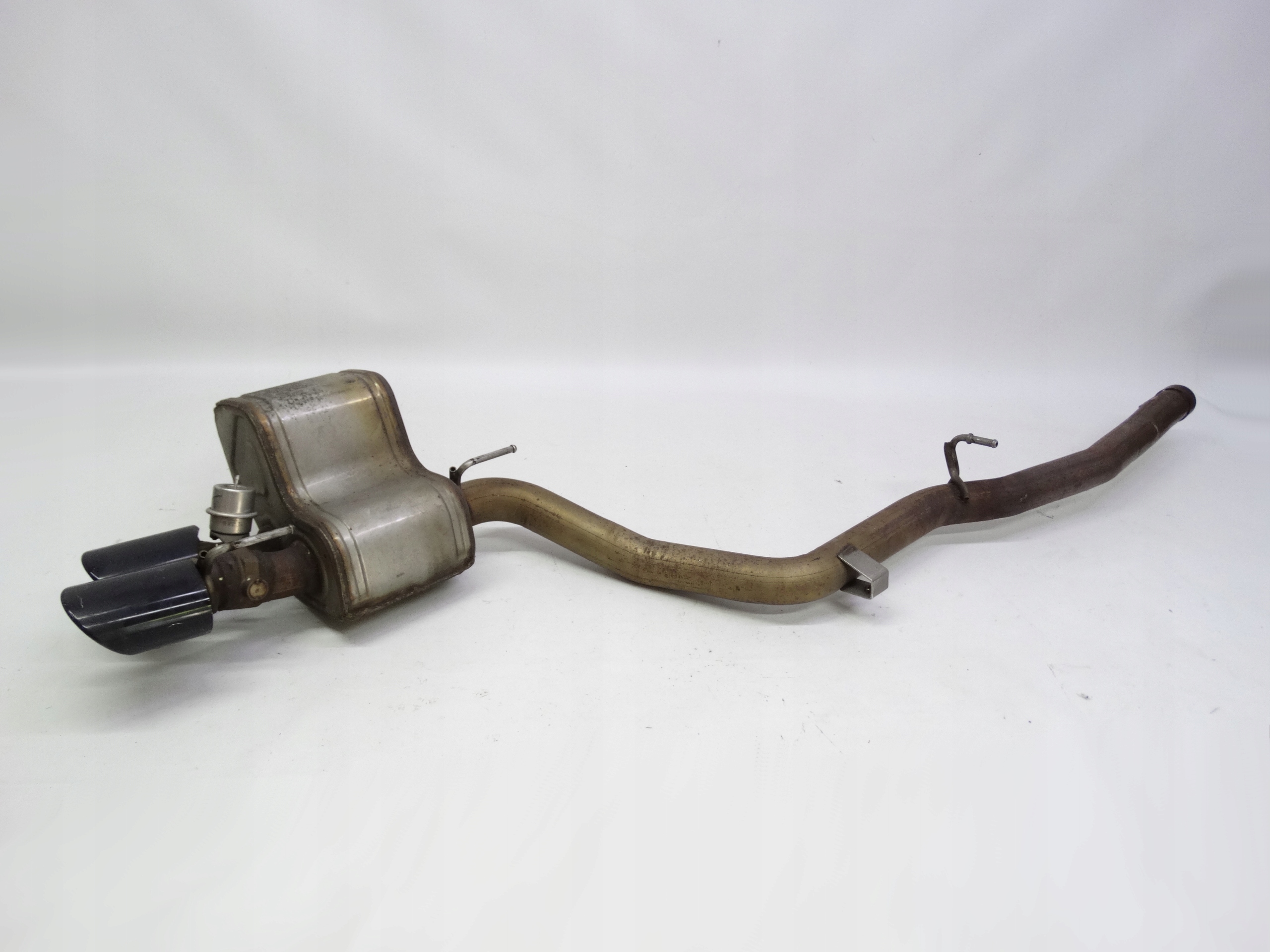 Second image of Maserati Levante Trofeo M161 16-24 tłumik końcowy aktywny lewy 670160255