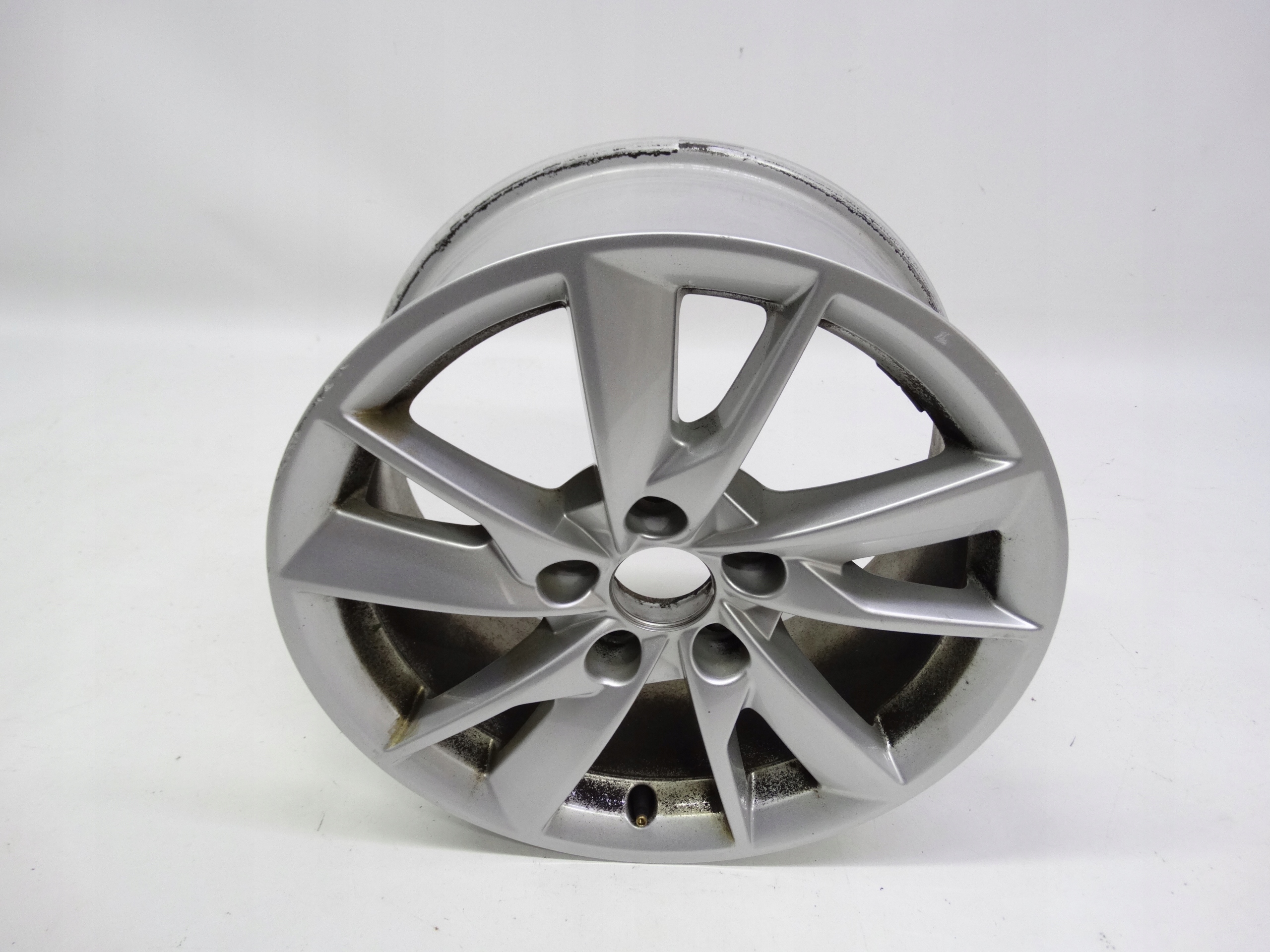 Second image of Audi A4 B9 8W felga 16 cali 8W0601025B oryginalna