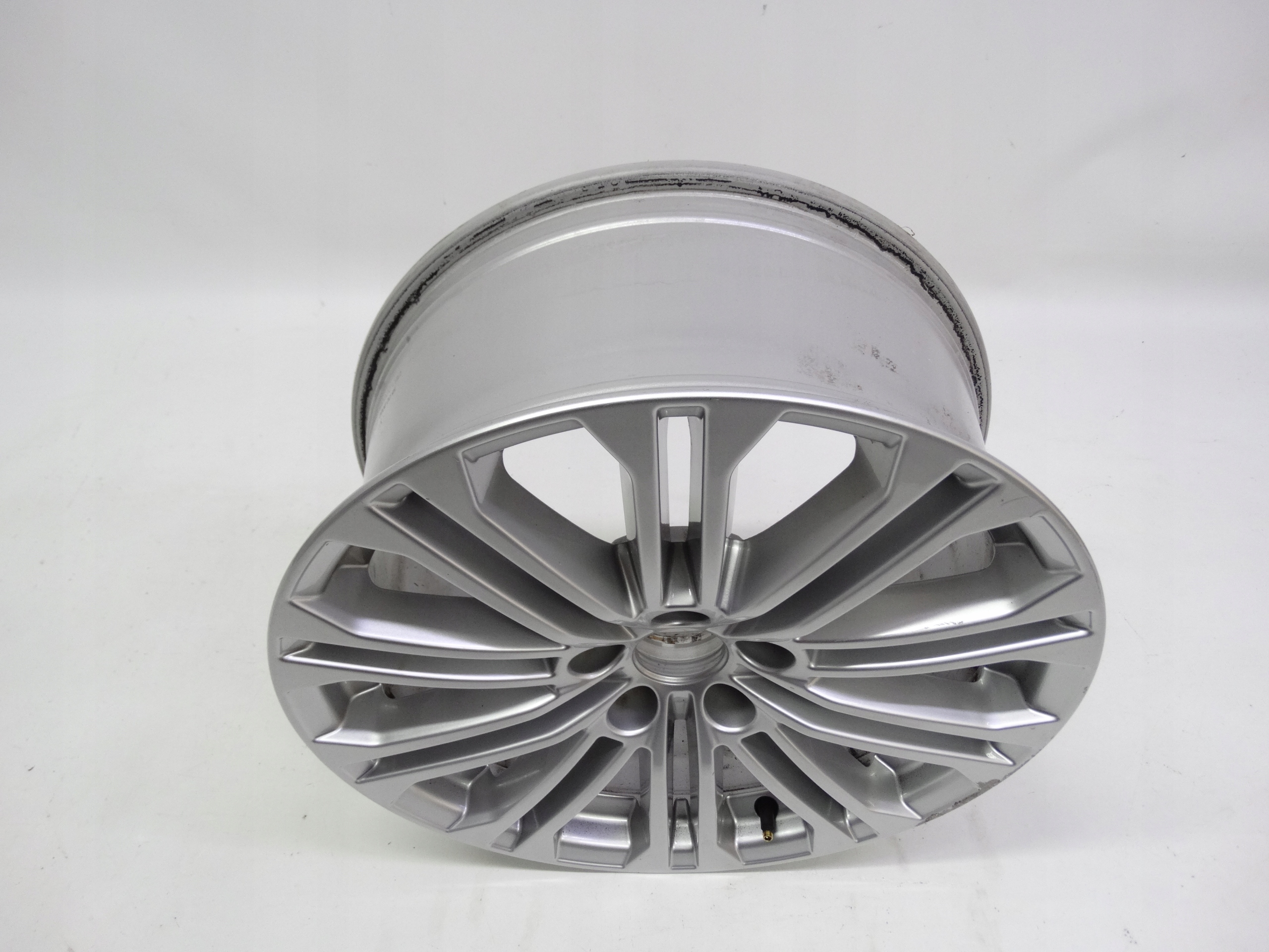 Second image of Audi A4 B9 8W felga 18 cali 8W0601025EE oryginalna