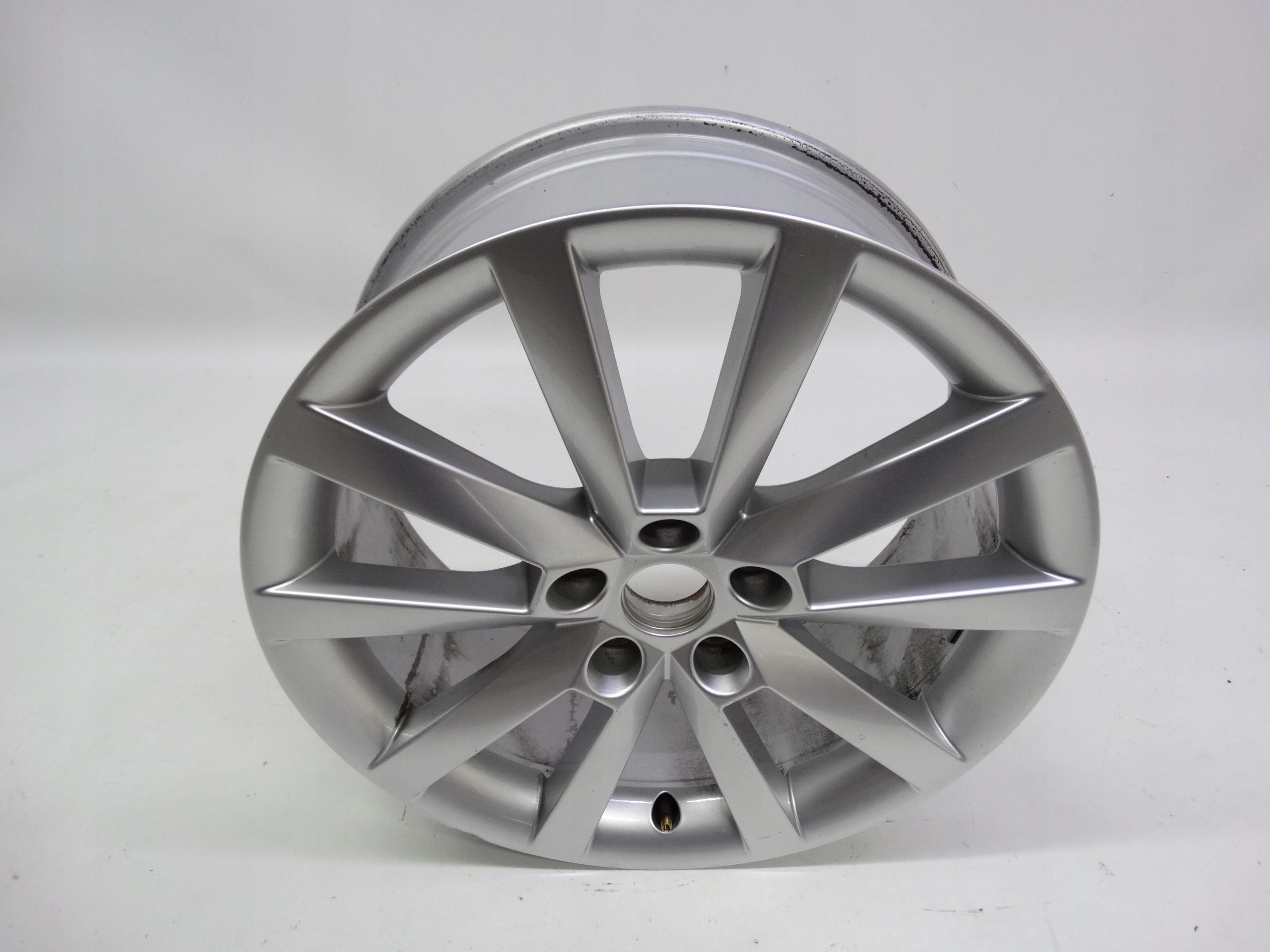 Second image of Skoda Octavia III 5E0 felga 18 cali 5E0601025Q oryginalna