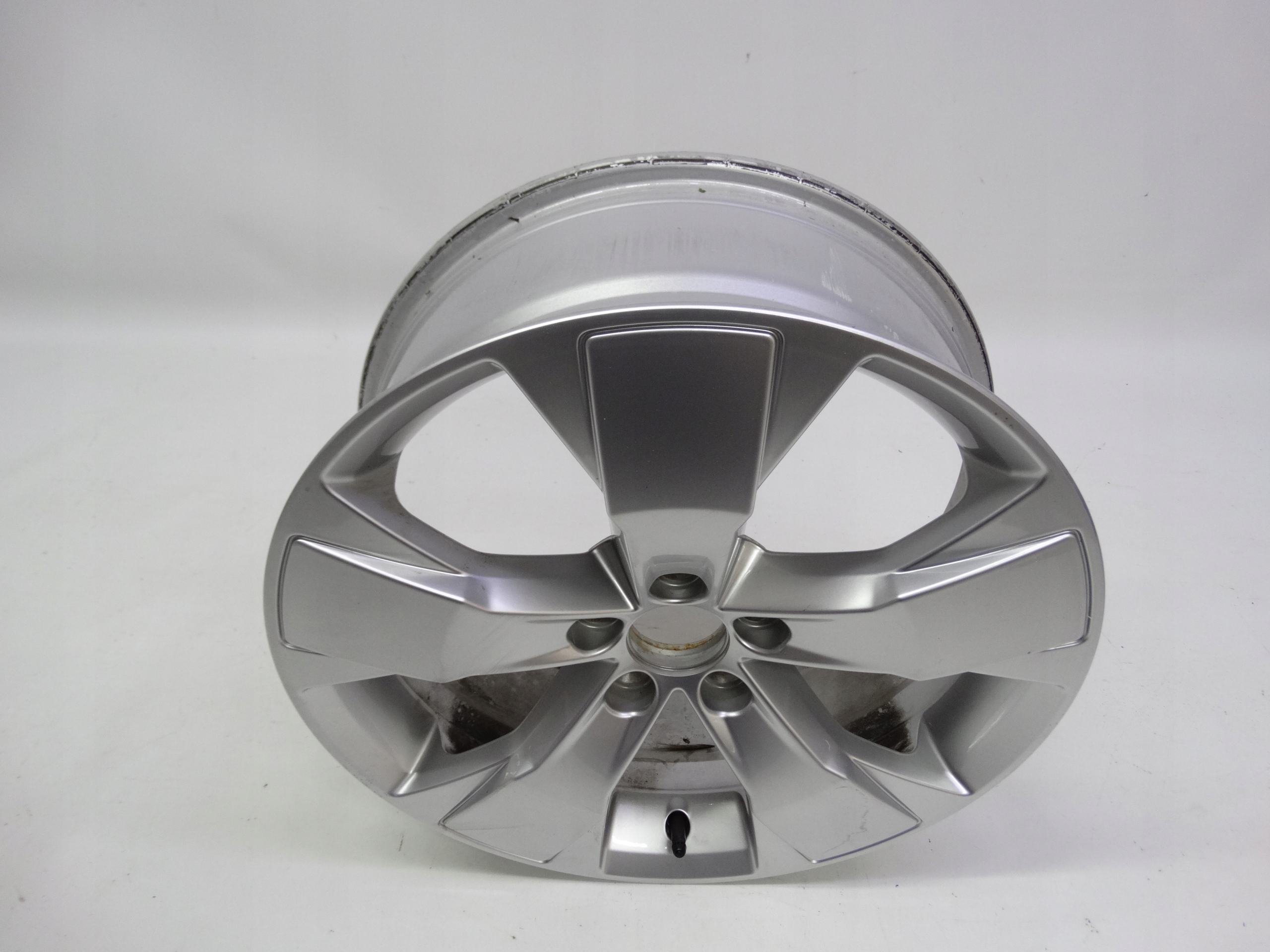 Second image of Volvo XC40 felga 18 cali 31471553 oryginalna