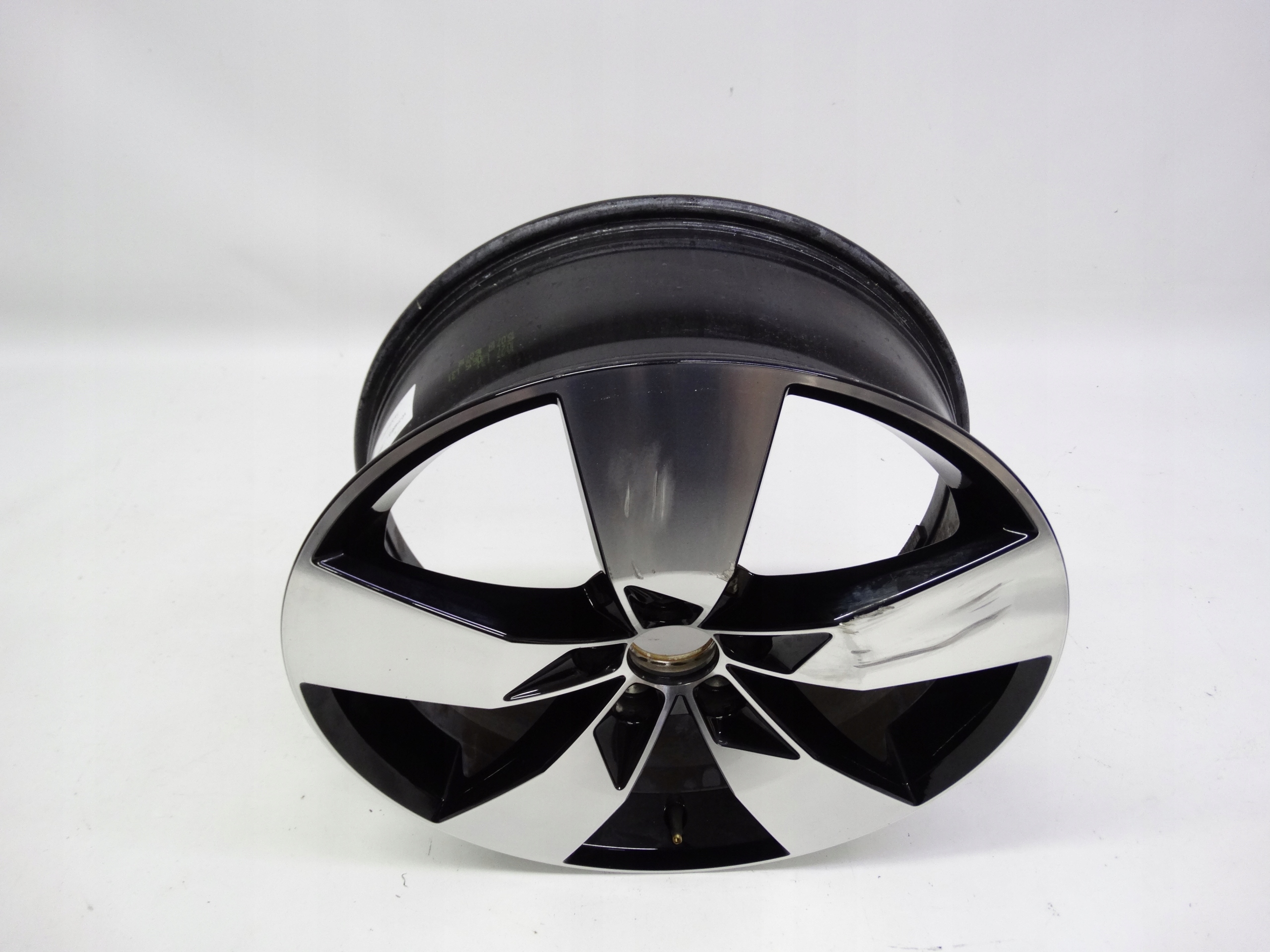 Second image of Volvo XC40 felga 19 cali 31445813 oryginalna