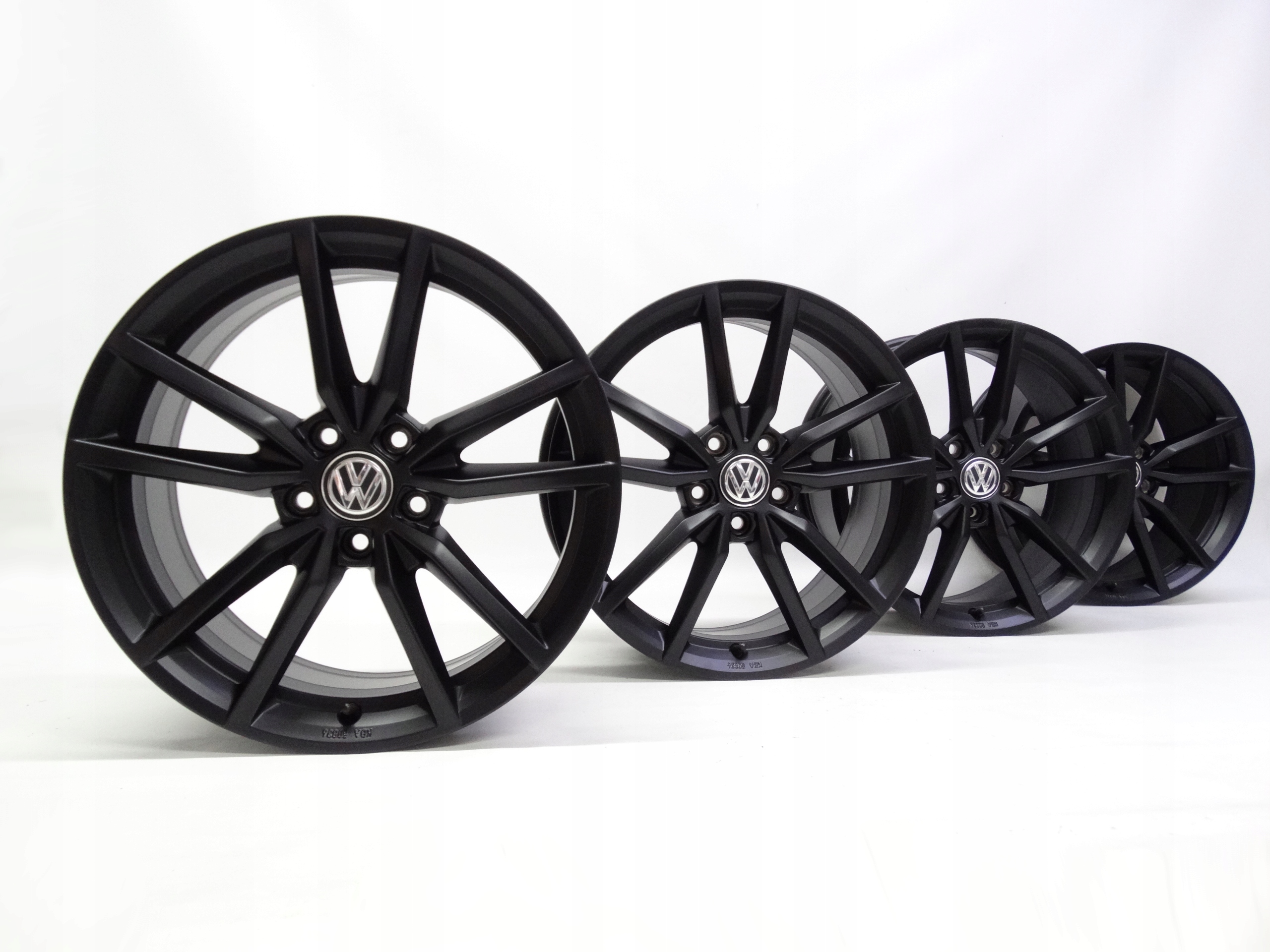 Second image of VW Golf VII komplet felg PRETORIA 18 cali 5G0601025EC 5G0071498A oryginalne