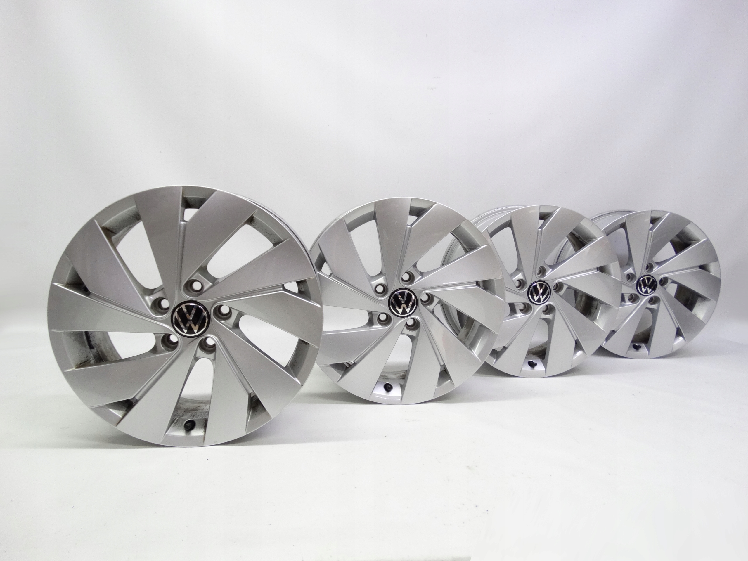 Second image of VW Golf VIII 5H komplet felg 17 cali 5H0601025B oryginalny