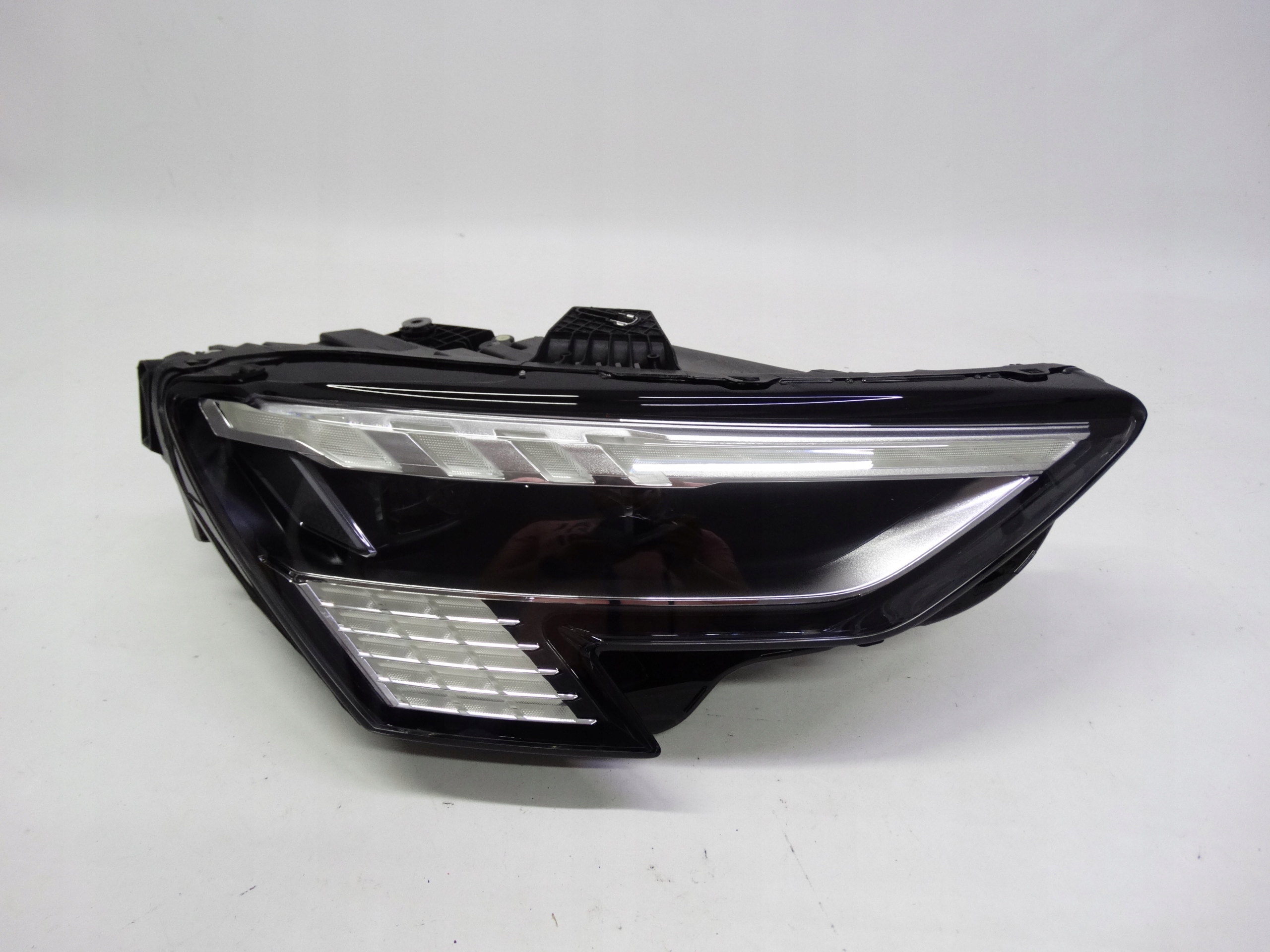 Second image of Audi A3 8Y 20-24 lampa prawa Matrix Full LED 8Y0941036 oryginalna