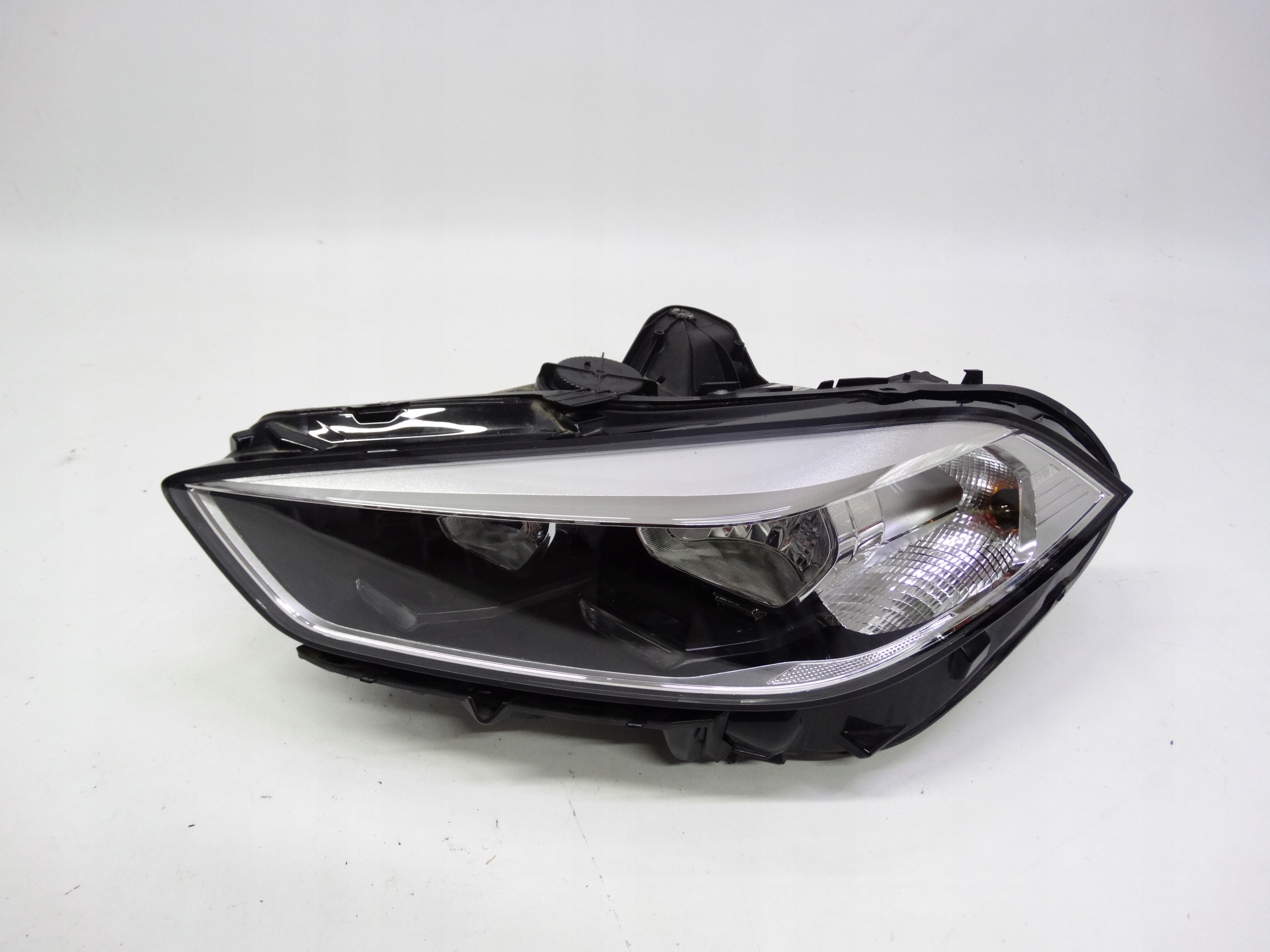 Second image of BMW 1 F40 2019-2024 lampa lewa zwykła 7214913 oryginalna