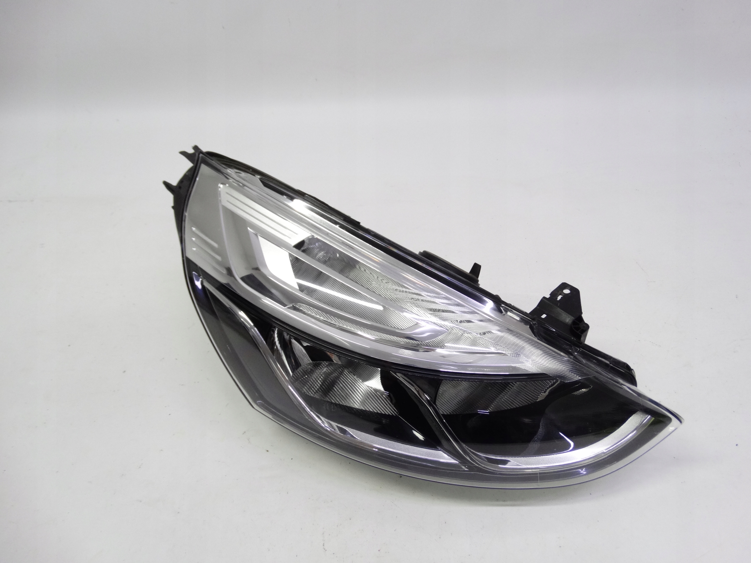 Second image of Renault Clio IV lift 2016-2020 lampa prawa zwykła 260100653R oryginalna