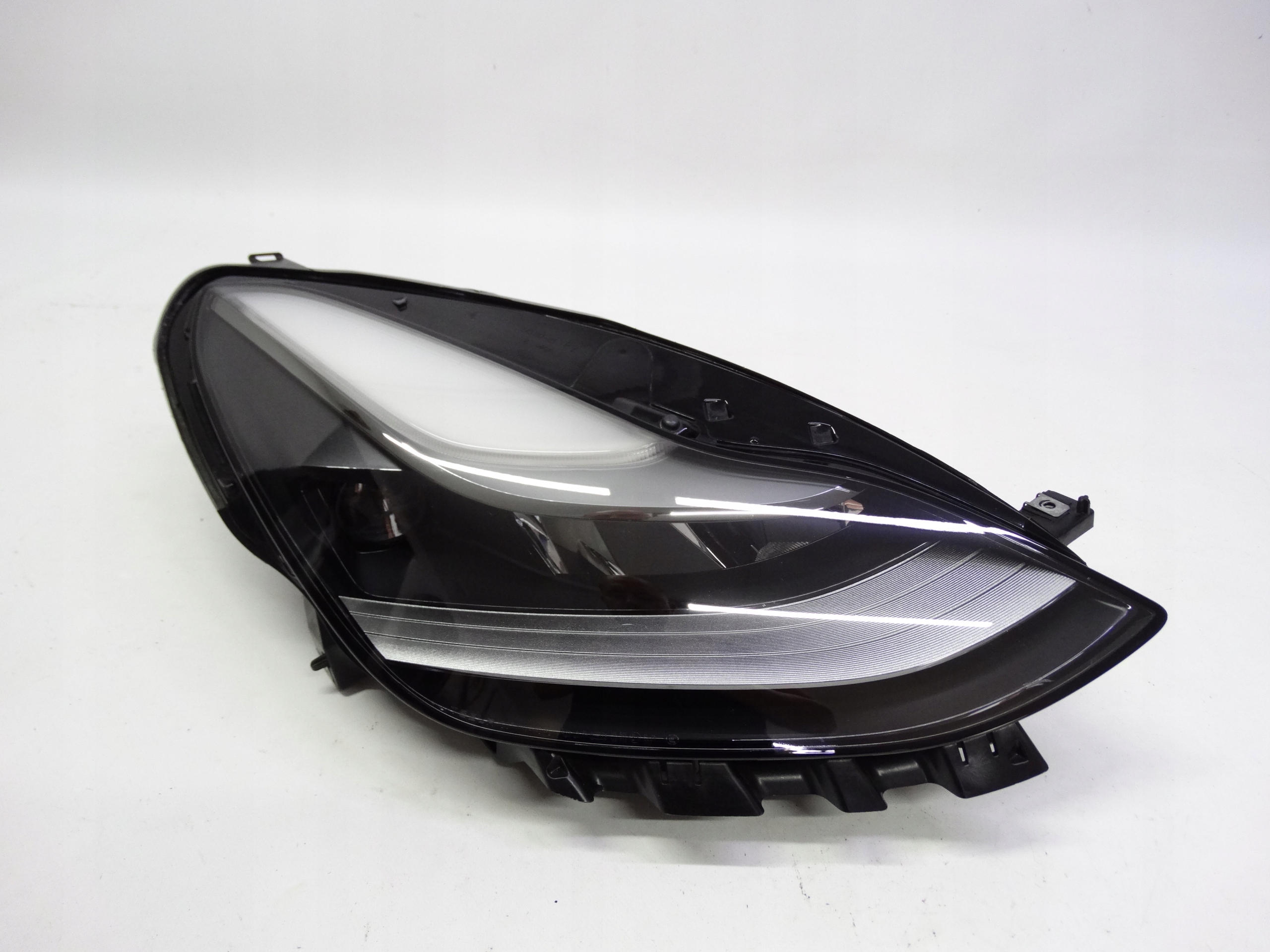 Second image of Tesla Model Y 20-25 Model 3 Lift 20-23 lampa prawa Full LED 1514953-00-E