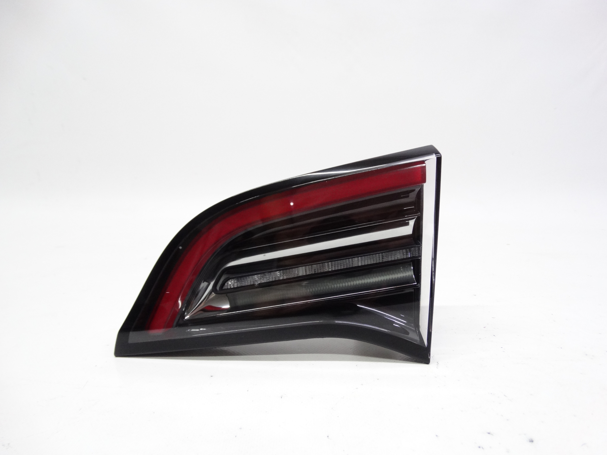 Second image of Tesla Model 3 17-23 Y 20-25 lampa tylna prawa LED w klapę 1502089-00-B